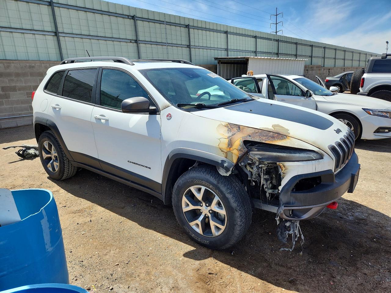 2015 Jeep Cherokee Trailhawk White vin: 1C4PJMBS7FW624806