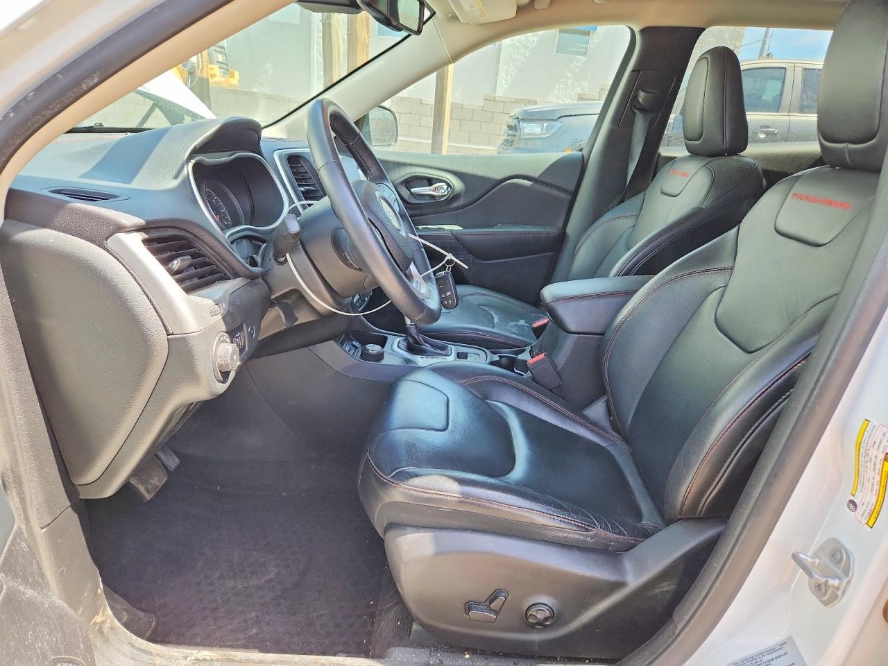 2015 Jeep Cherokee Trailhawk White vin: 1C4PJMBS7FW624806
