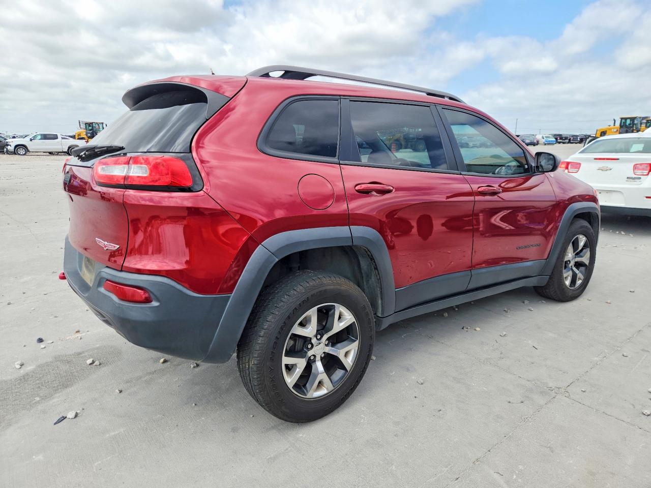 2015 Jeep Cherokee Trailhawk Red vin: 1C4PJMBS7FW651505