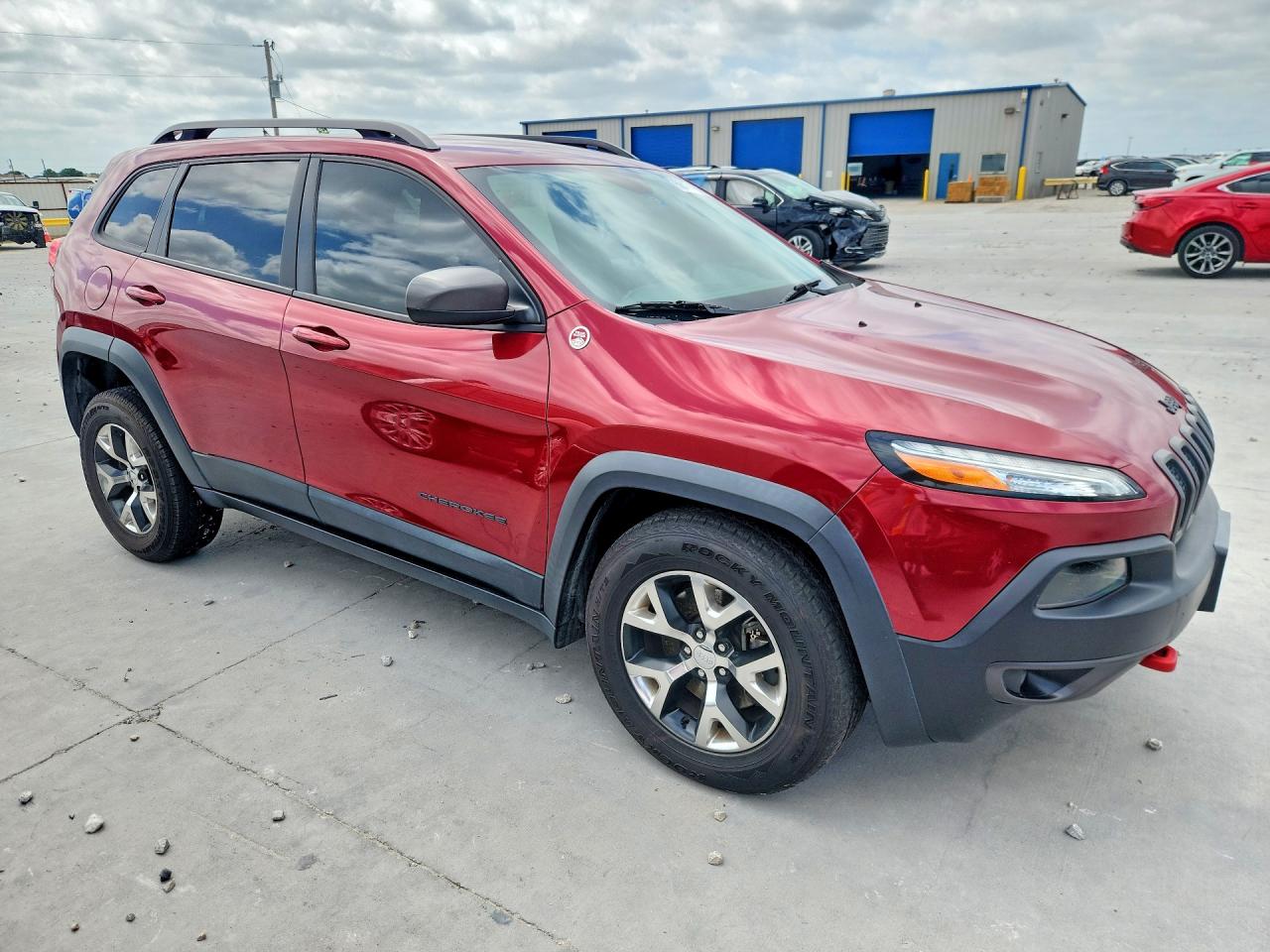 2015 Jeep Cherokee Trailhawk Red vin: 1C4PJMBS7FW651505
