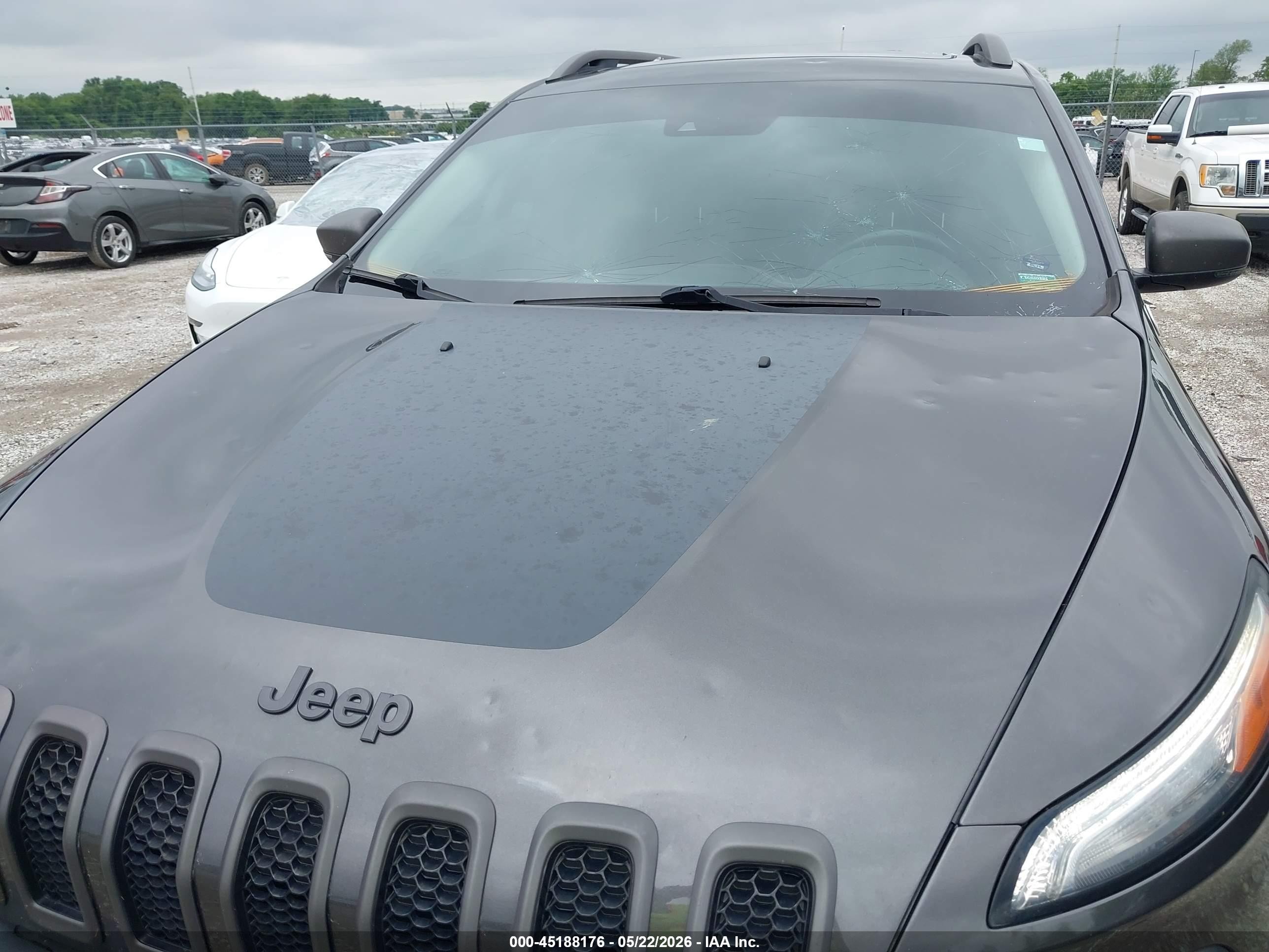 2015 Jeep Cherokee Trailhawk Gray vin: 1C4PJMBS7FW653660
