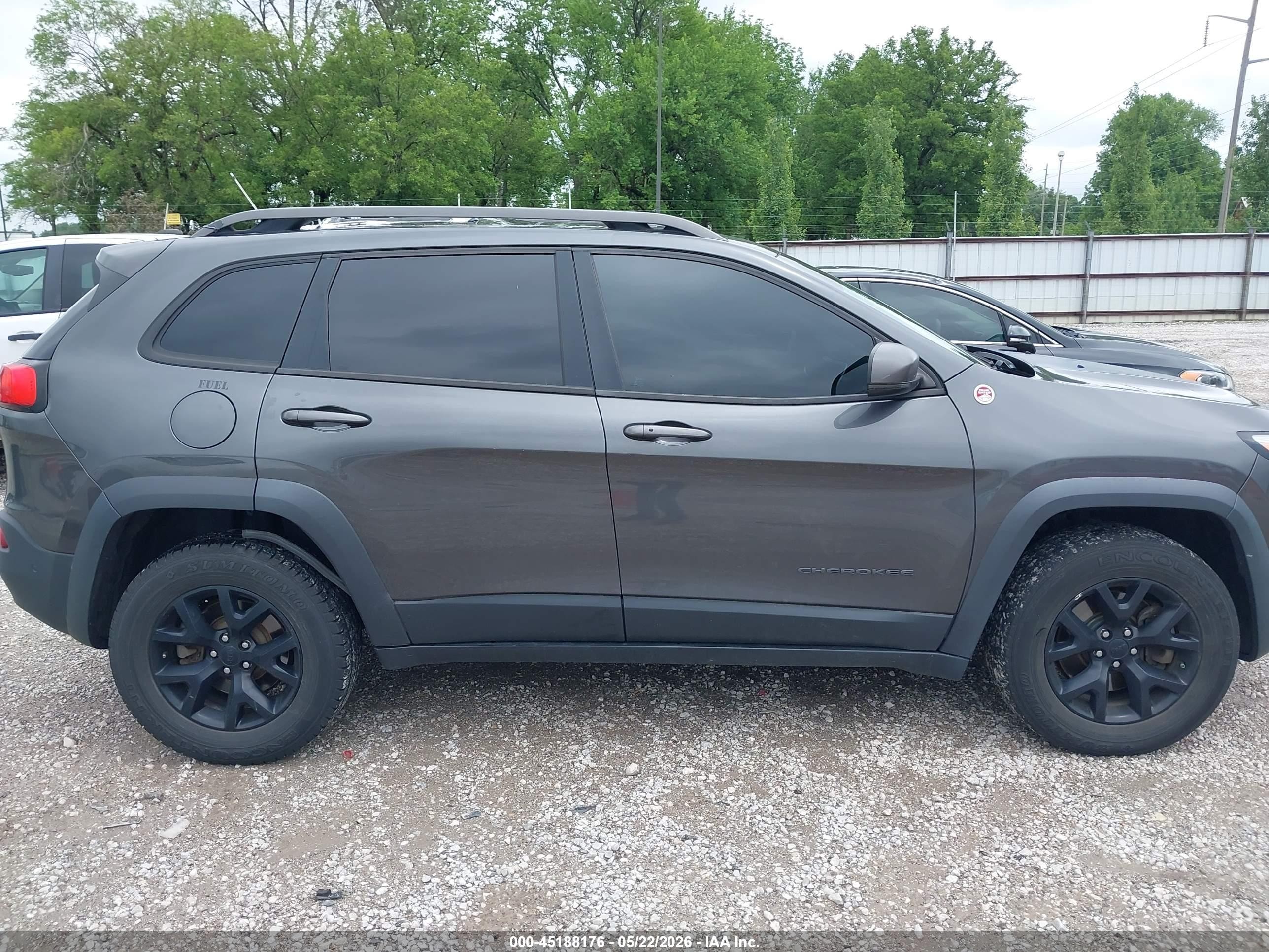 2015 Jeep Cherokee Trailhawk Gray vin: 1C4PJMBS7FW653660
