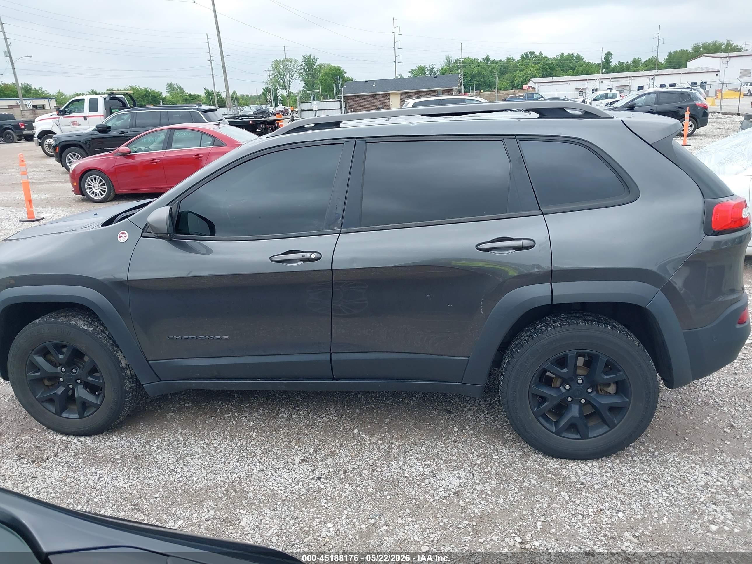 2015 Jeep Cherokee Trailhawk Gray vin: 1C4PJMBS7FW653660
