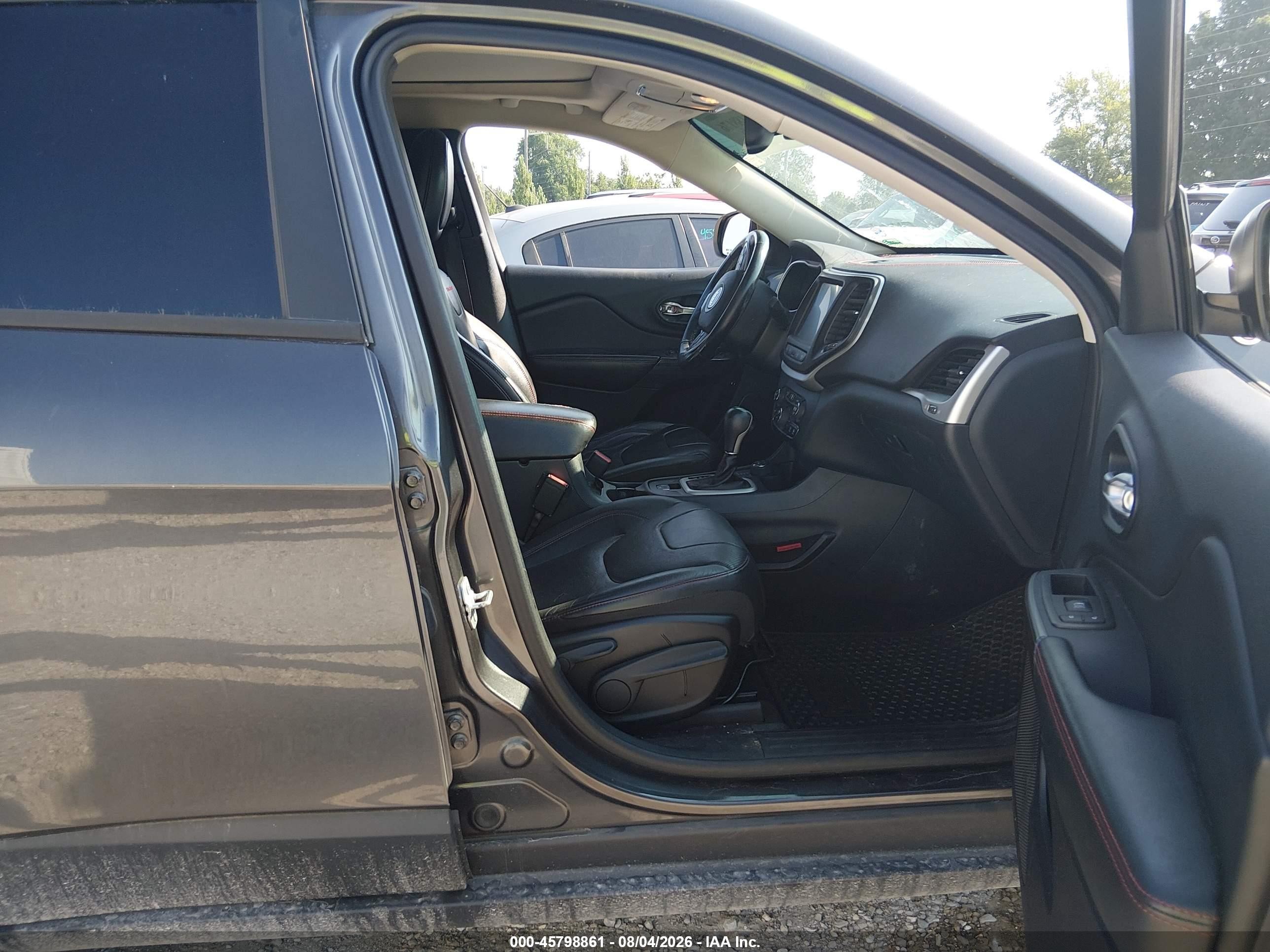 2015 Jeep Cherokee Trailhawk Gray vin: 1C4PJMBS7FW653660
