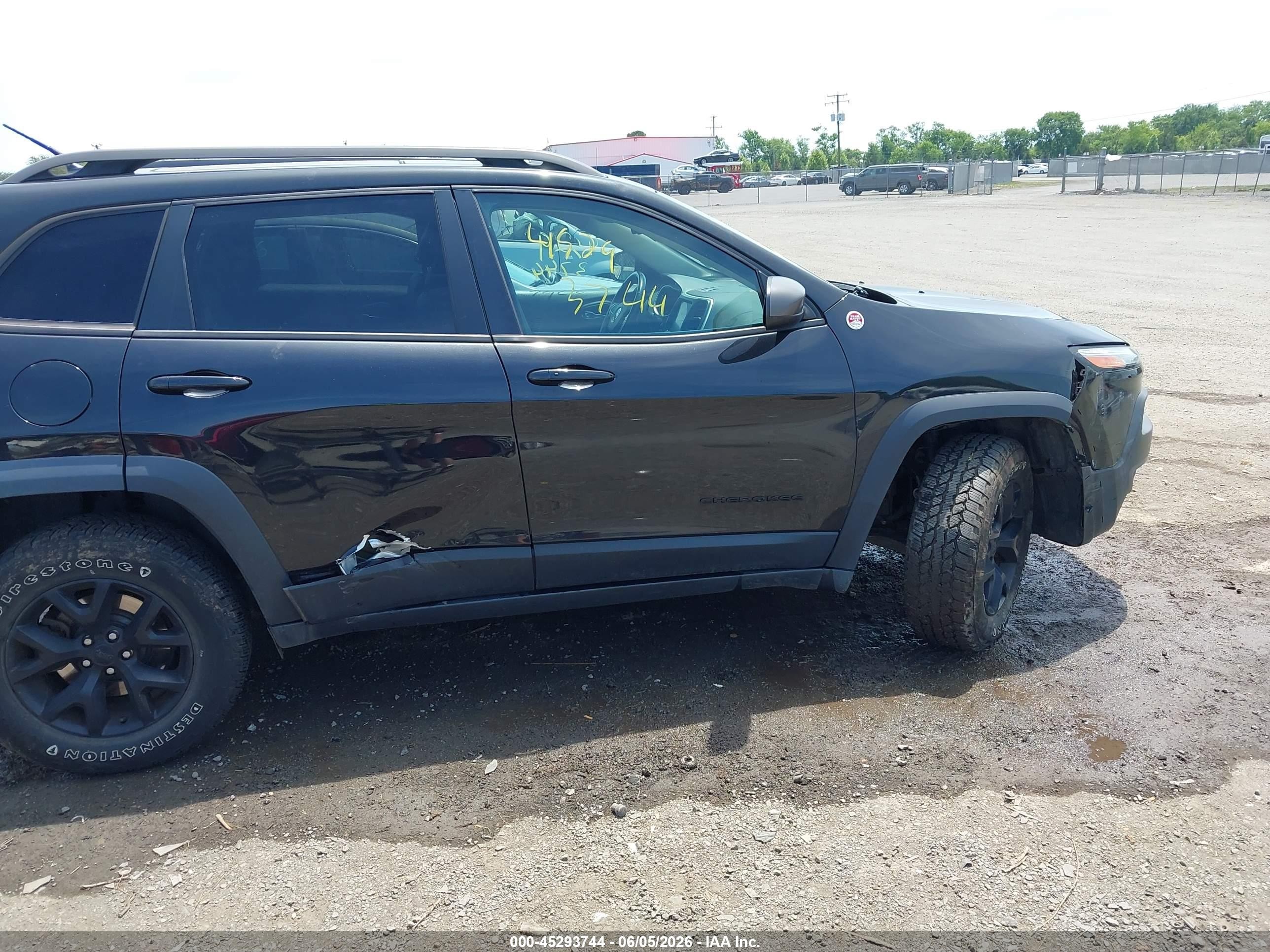 2015 Jeep Cherokee Trailhawk Черный vin: 1C4PJMBS7FW687453