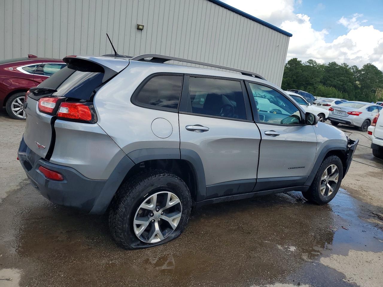 2015 Jeep Cherokee Trailhawk Silver vin: 1C4PJMBS7FW713436