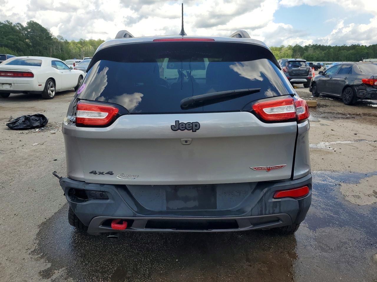2015 Jeep Cherokee Trailhawk Silver vin: 1C4PJMBS7FW713436