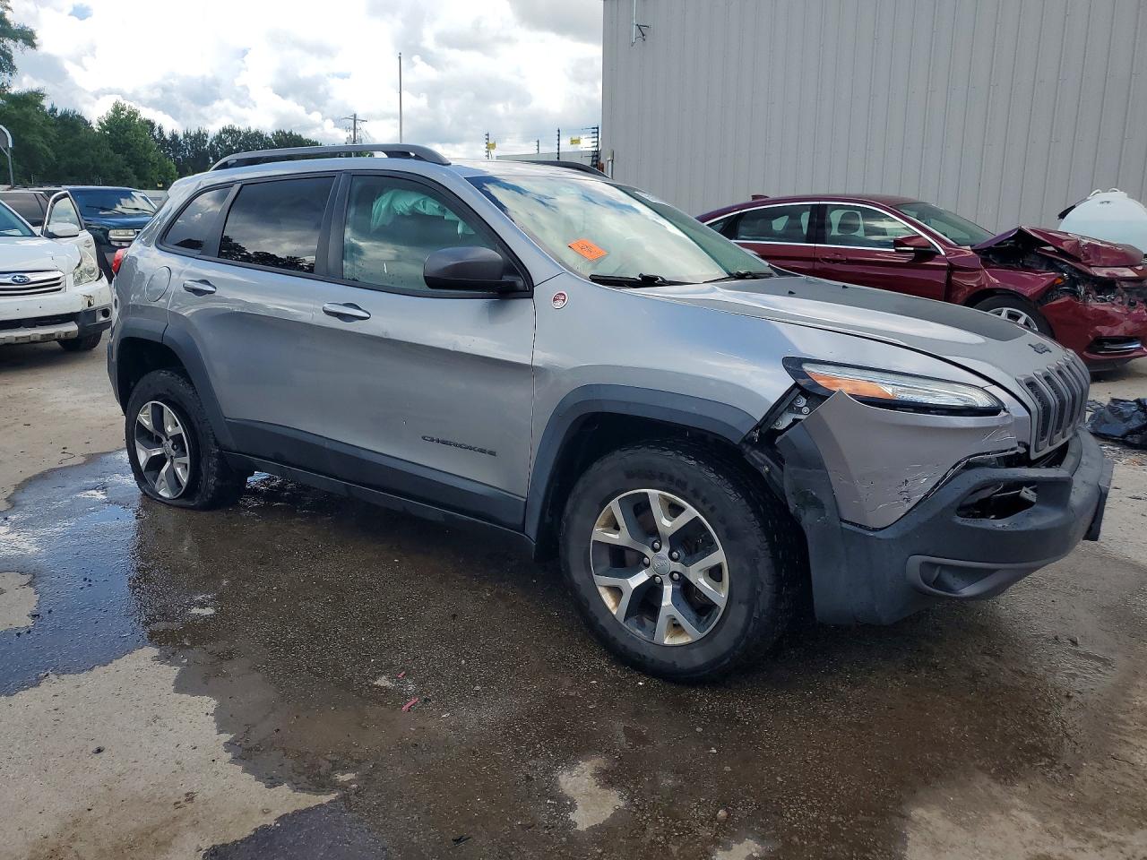 2015 Jeep Cherokee Trailhawk Silver vin: 1C4PJMBS7FW713436