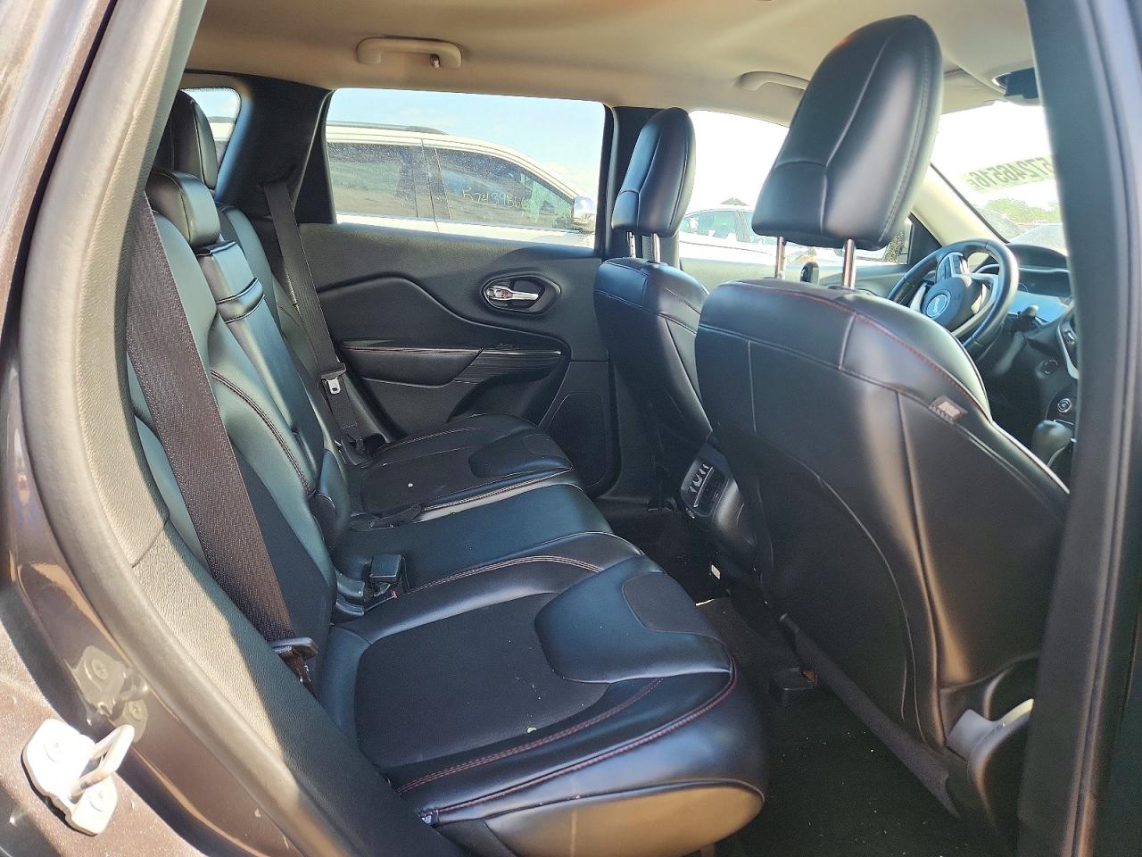 2015 Jeep Cherokee Trailhawk Gray vin: 1C4PJMBS7FW717471