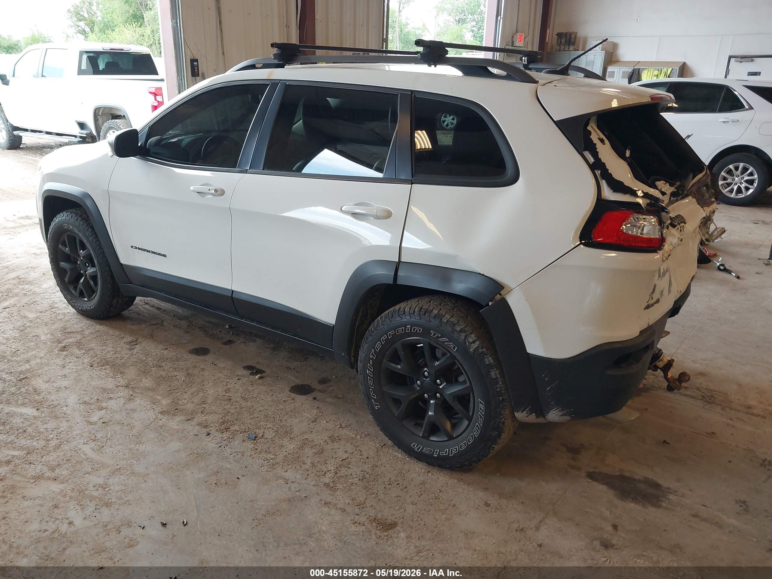 2015 Jeep Cherokee Trailhawk White vin: 1C4PJMBS7FW728938