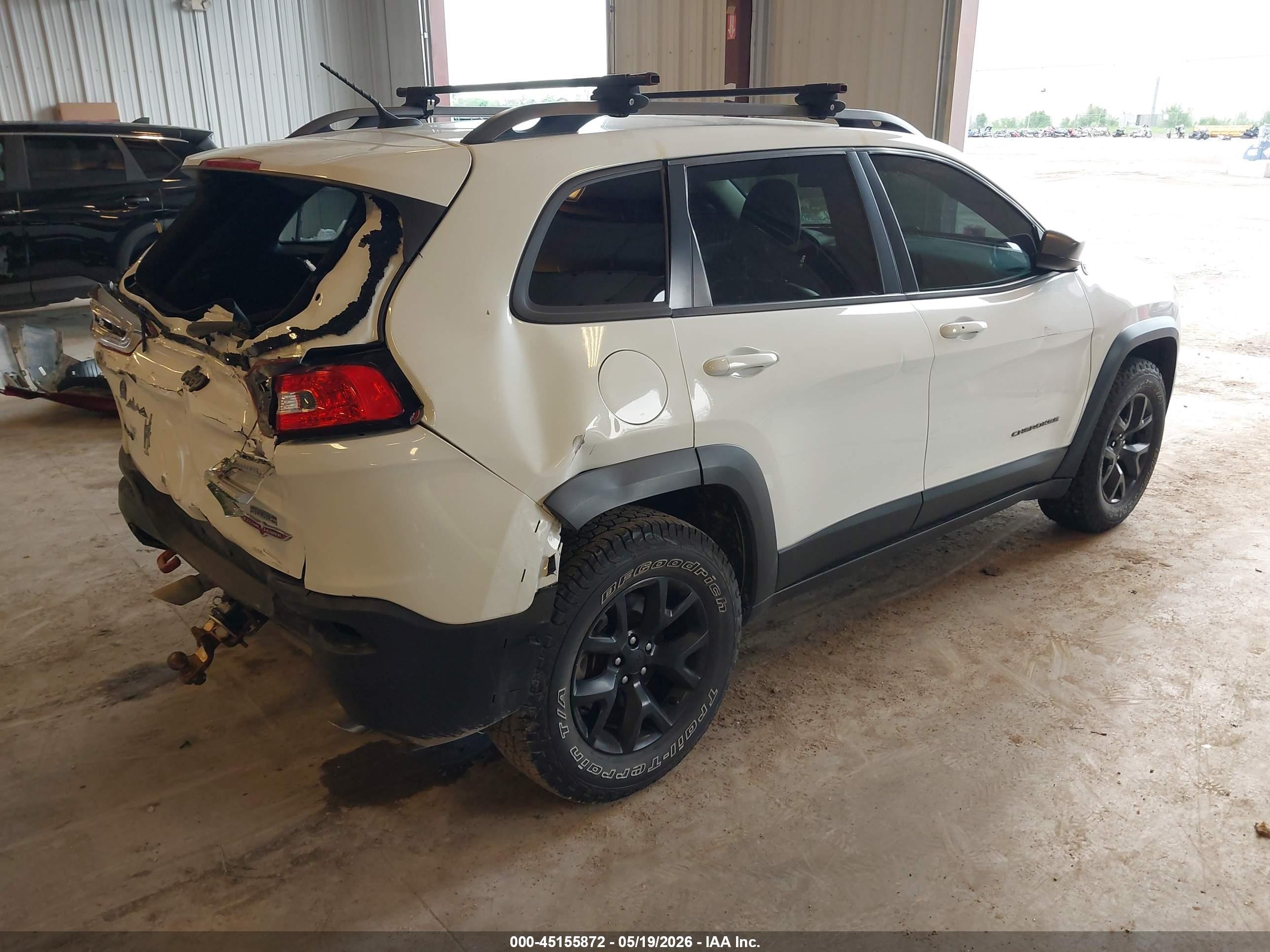2015 Jeep Cherokee Trailhawk White vin: 1C4PJMBS7FW728938