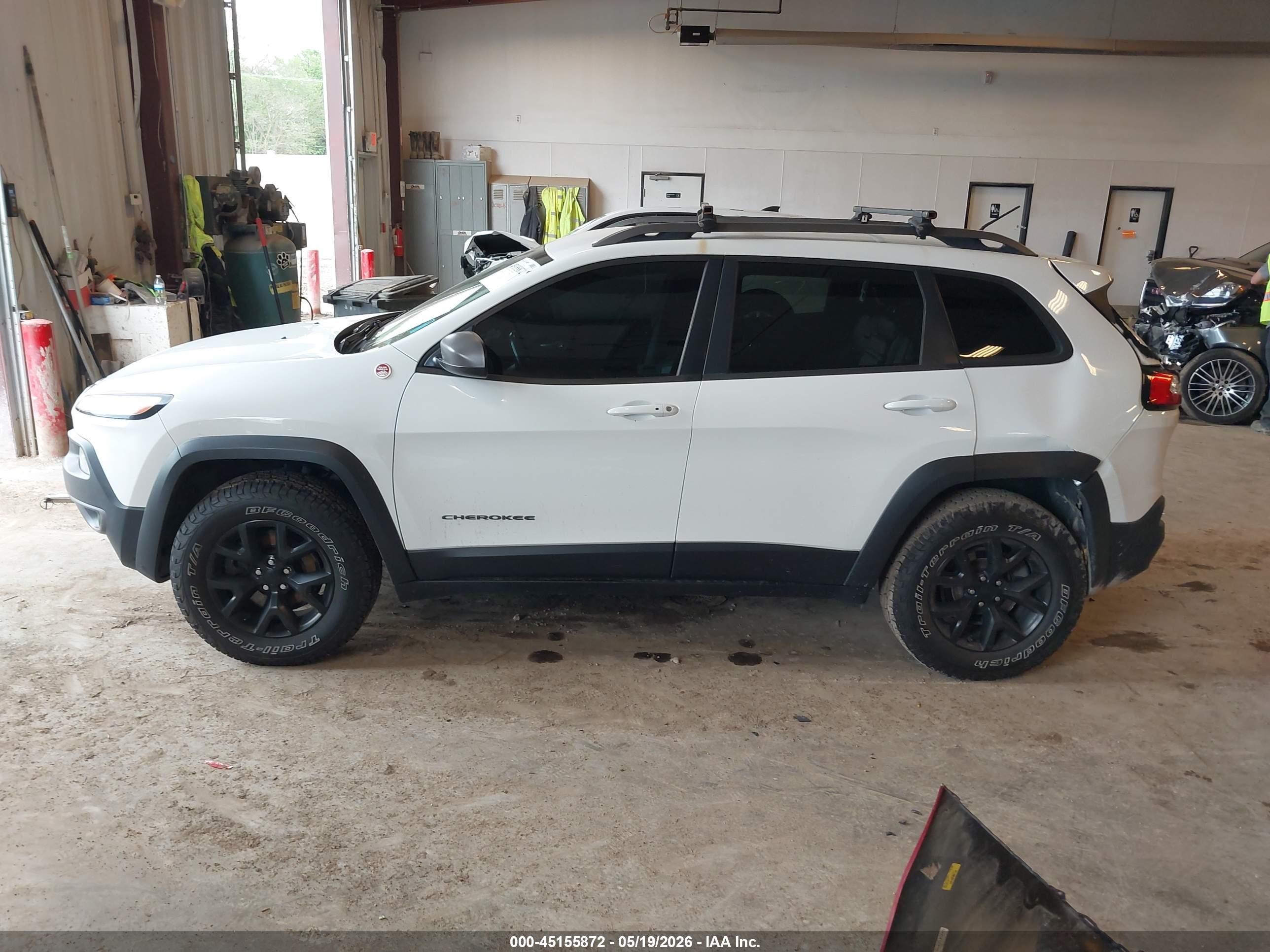 2015 Jeep Cherokee Trailhawk White vin: 1C4PJMBS7FW728938
