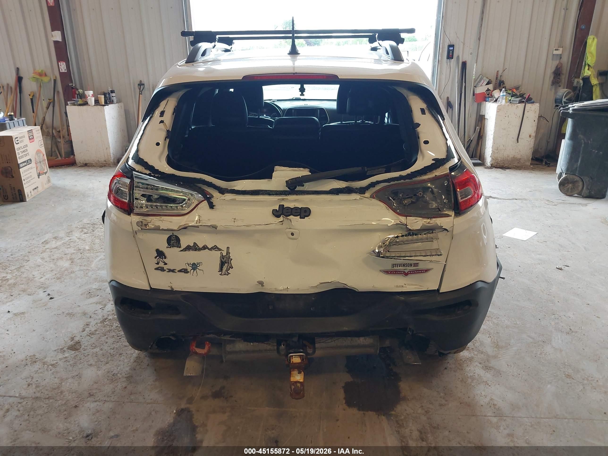 2015 Jeep Cherokee Trailhawk White vin: 1C4PJMBS7FW728938