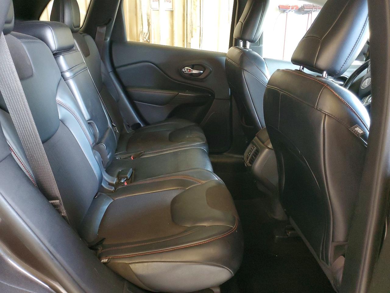 2014 Jeep Cherokee Trailhawk Gray vin: 1C4PJMBS8EW189275