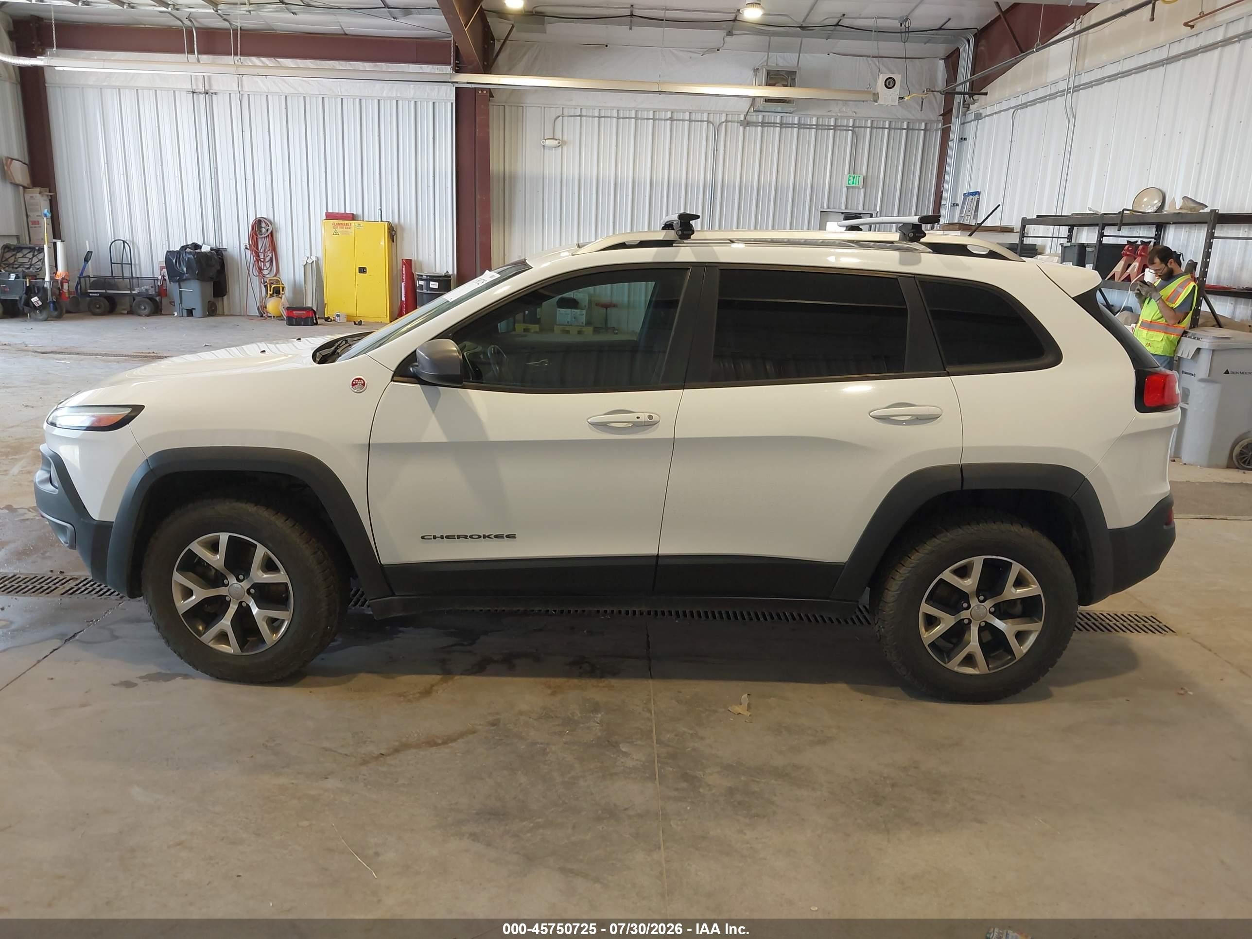 2014 Jeep Cherokee Trailhawk White vin: 1C4PJMBS8EW198249