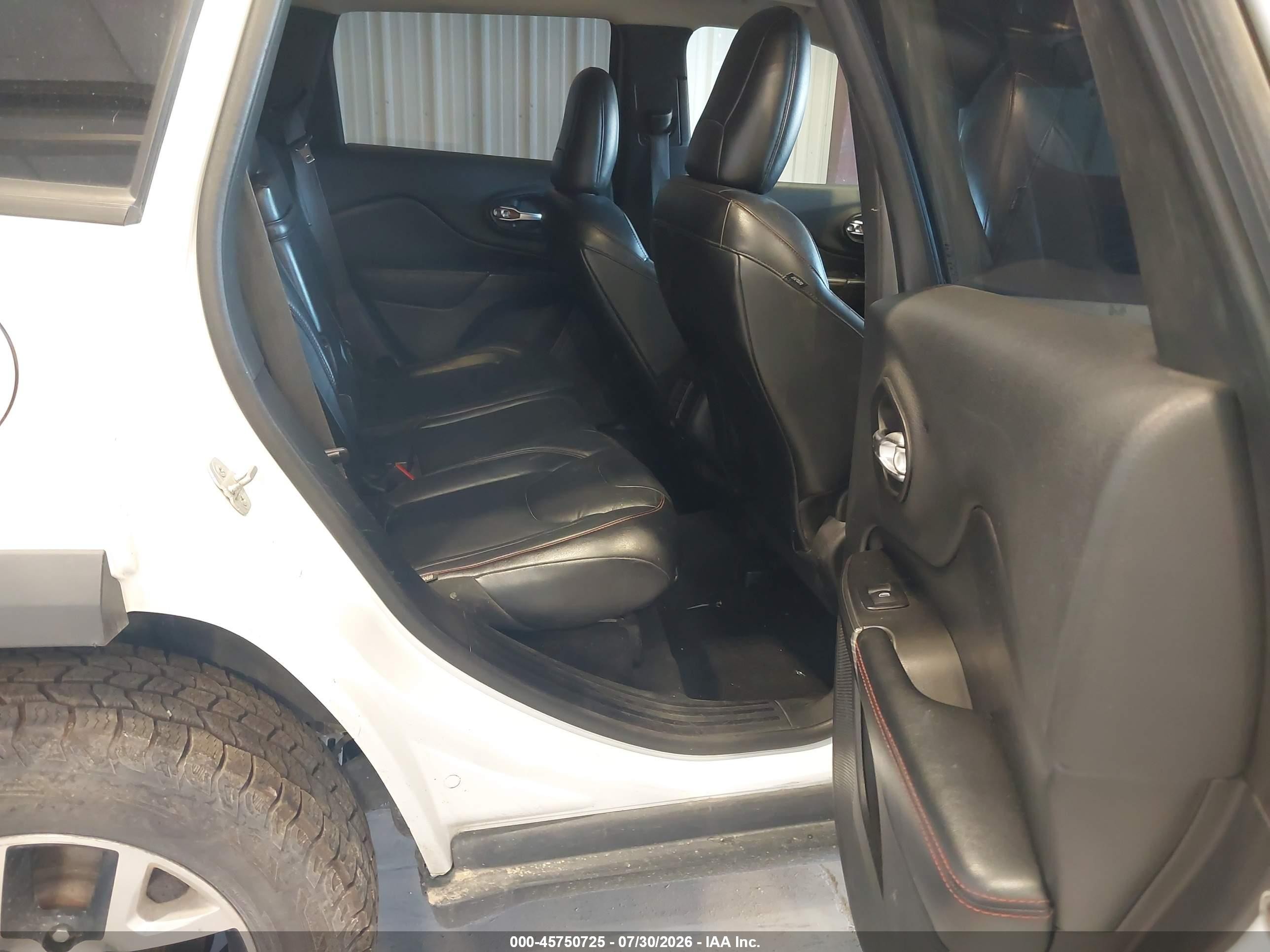 2014 Jeep Cherokee Trailhawk White vin: 1C4PJMBS8EW198249