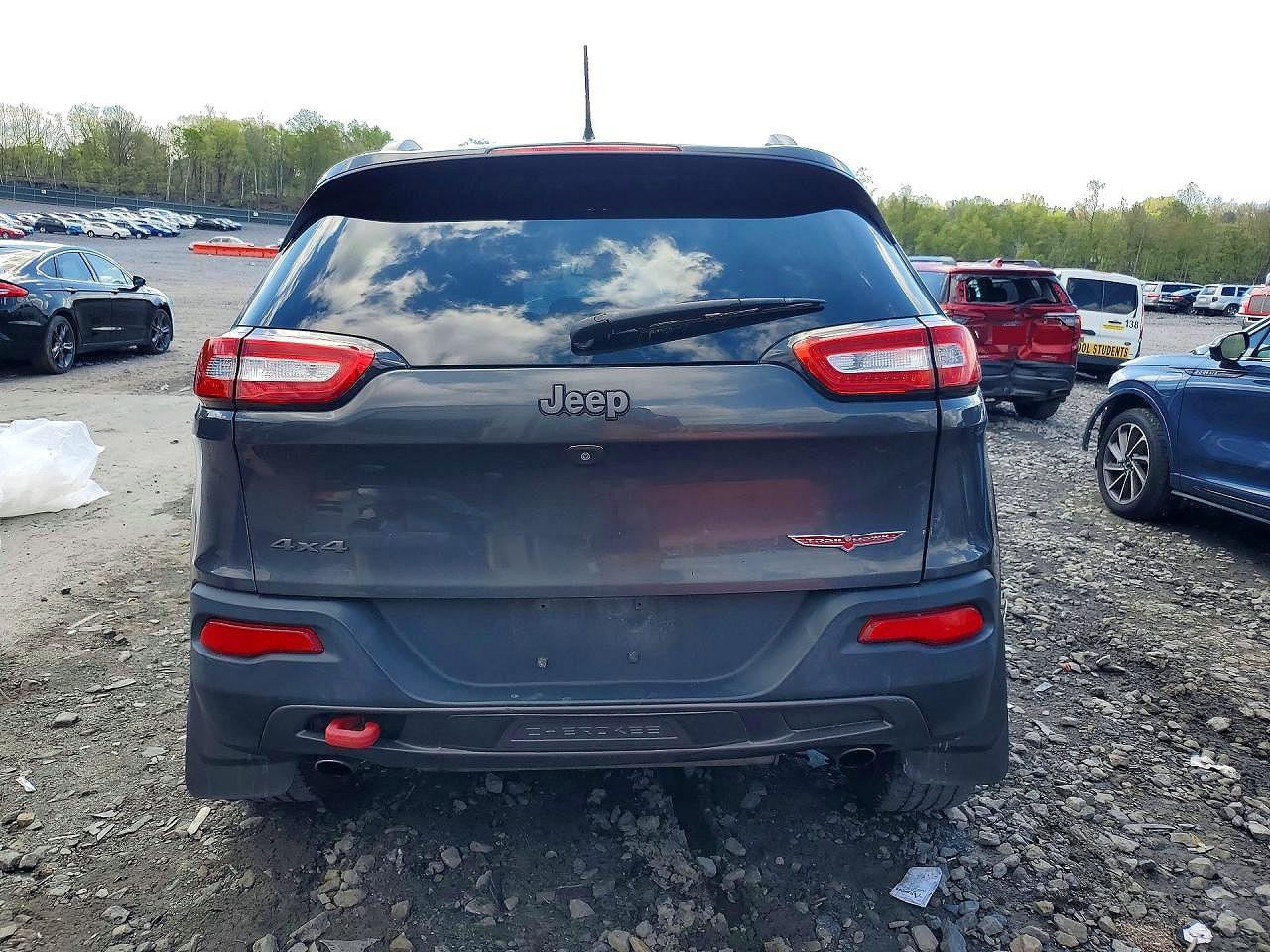 2015 Jeep Cherokee Trailhawk Gray vin: 1C4PJMBS8FW501497