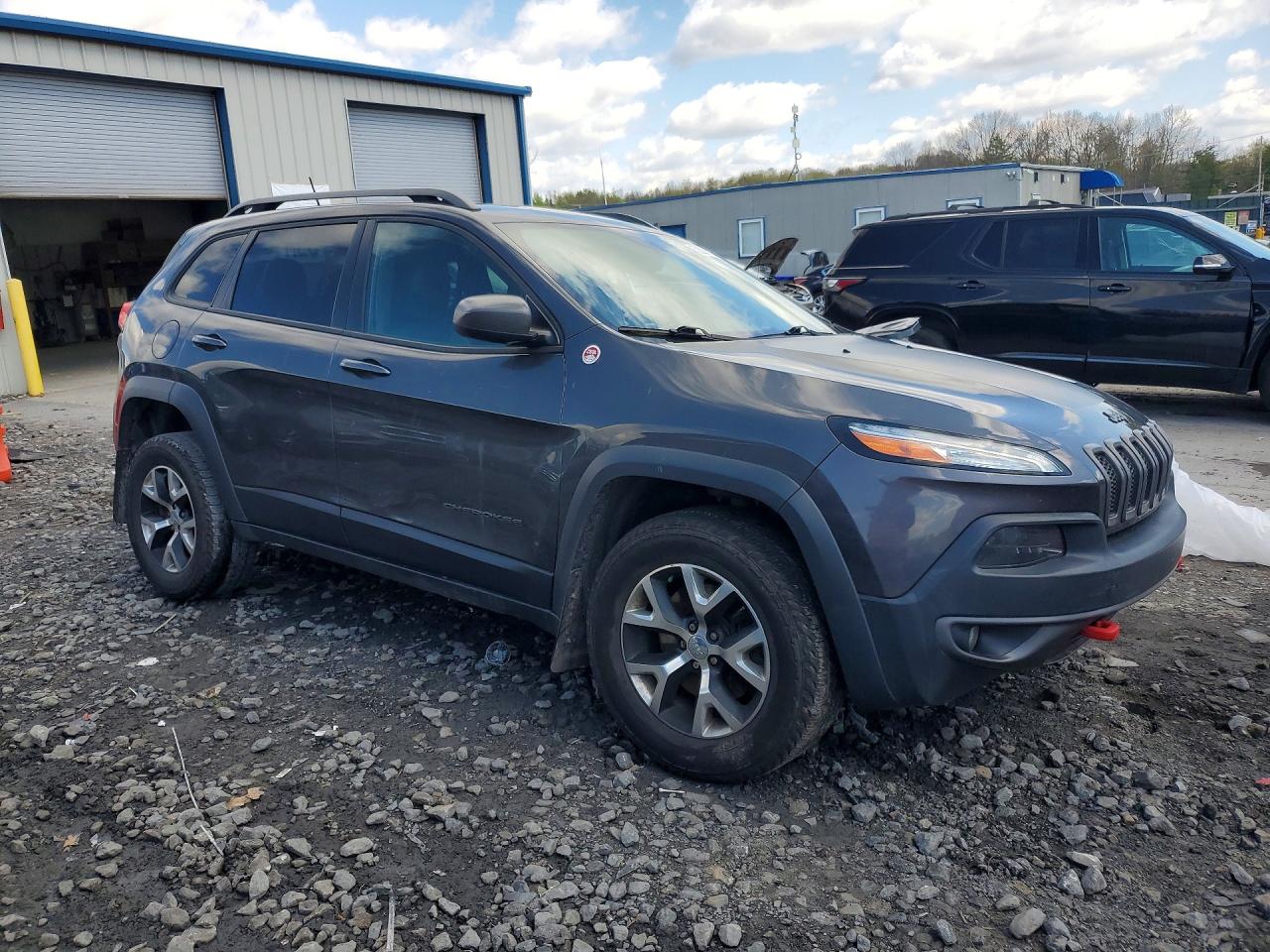 2015 Jeep Cherokee Trailhawk Gray vin: 1C4PJMBS8FW501497