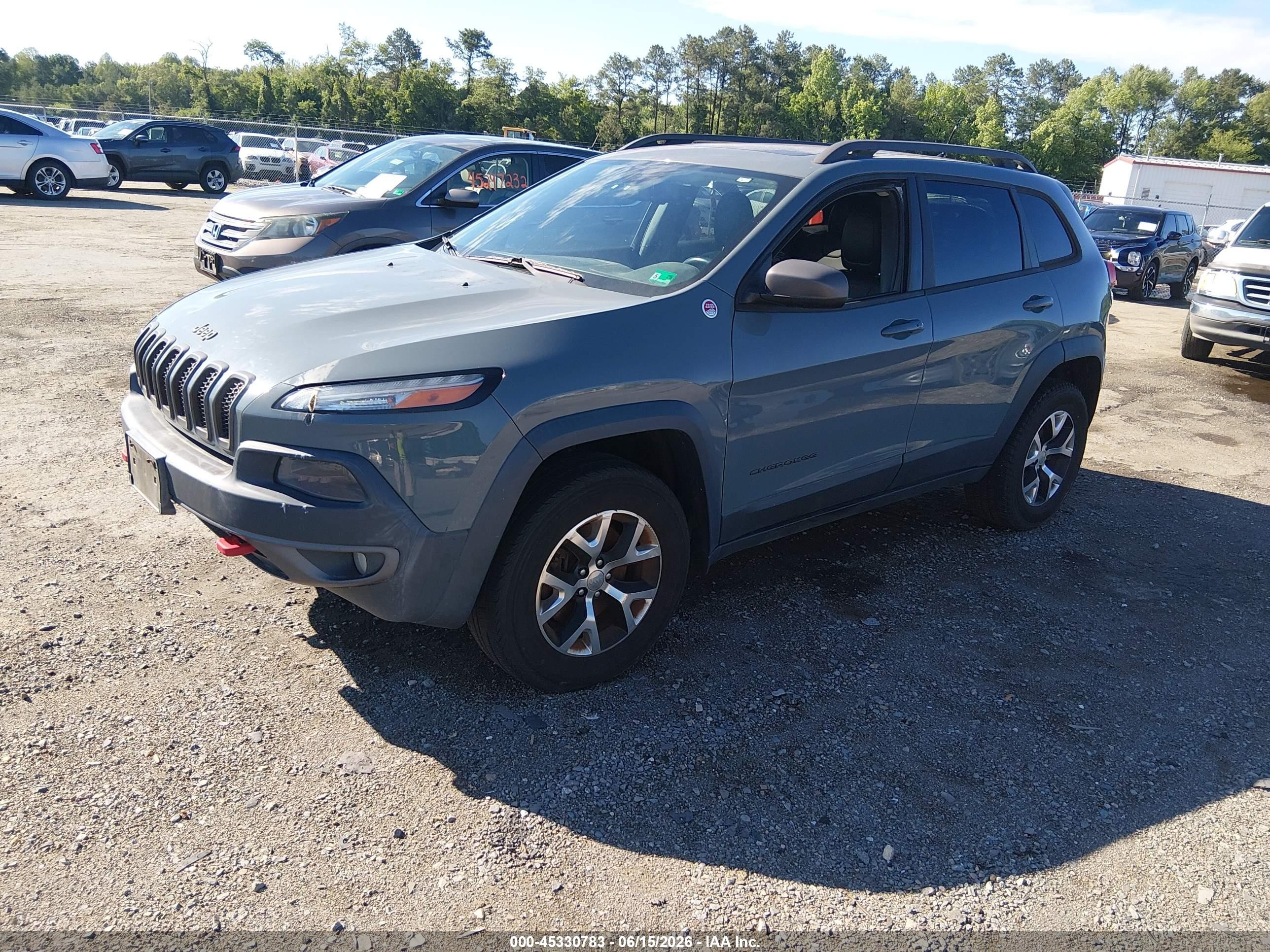 2015 Jeep Cherokee Trailhawk Gray vin: 1C4PJMBS8FW625799