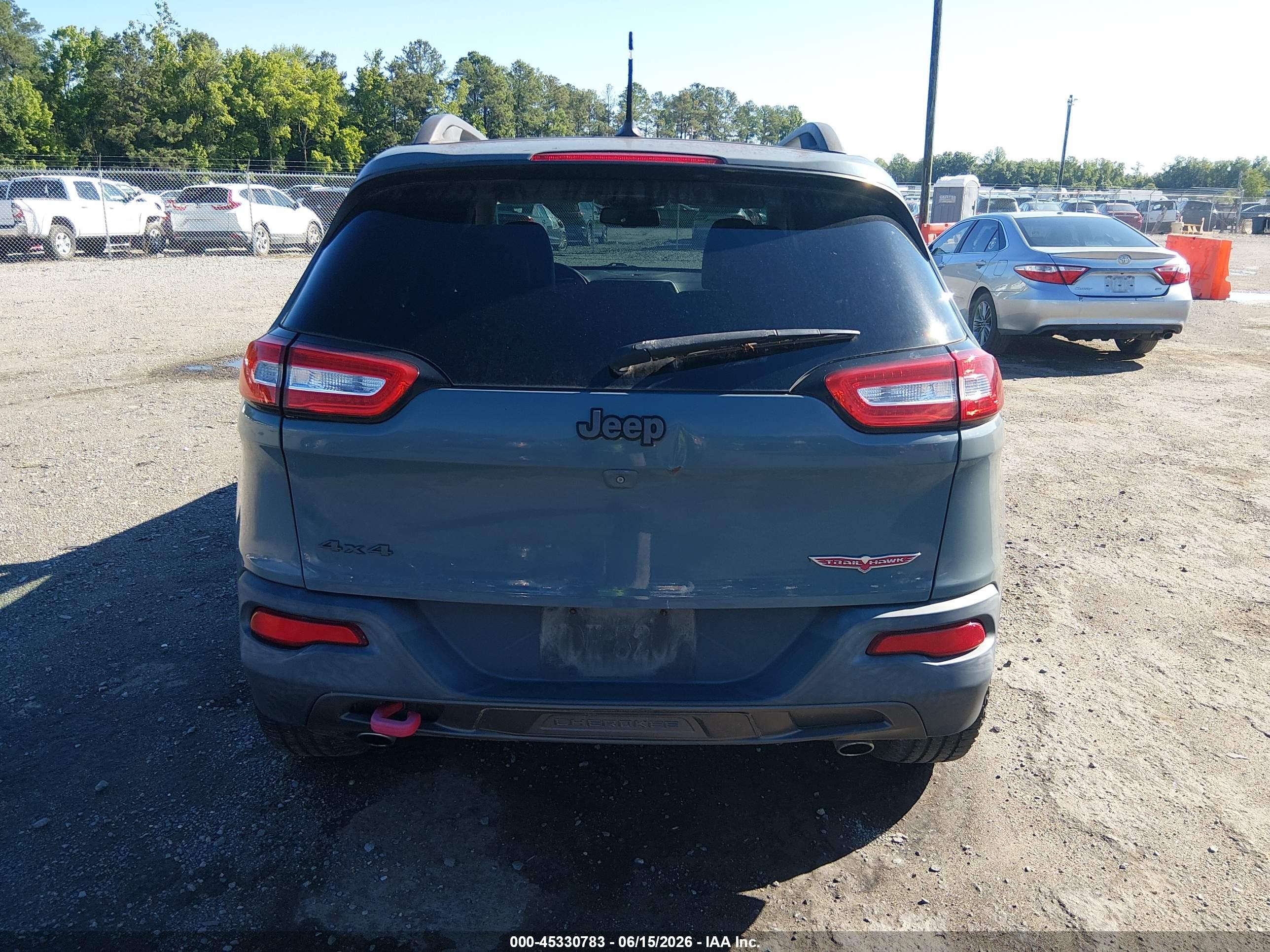 2015 Jeep Cherokee Trailhawk Gray vin: 1C4PJMBS8FW625799