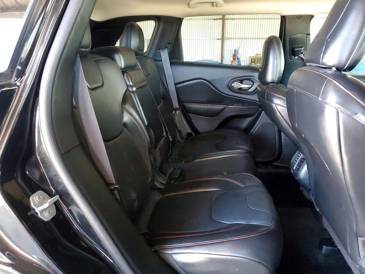 2015 Jeep Cherokee Trailhawk Black vin: 1C4PJMBS8FW667597