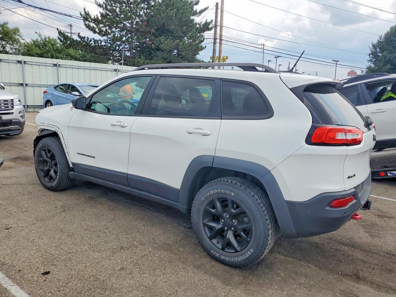 2015 Jeep Cherokee Trailhawk White vin: 1C4PJMBS8FW685985