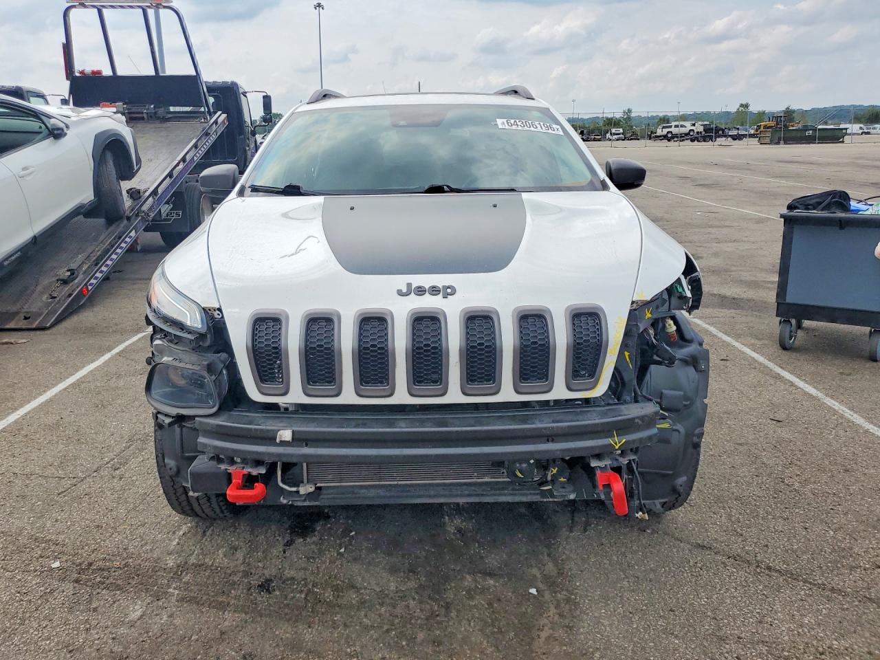 2015 Jeep Cherokee Trailhawk White vin: 1C4PJMBS8FW685985