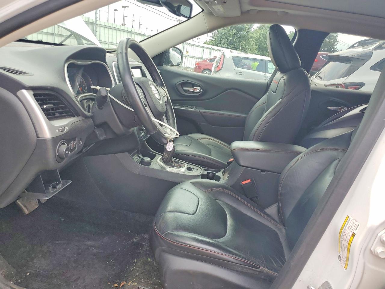 2015 Jeep Cherokee Trailhawk White vin: 1C4PJMBS8FW685985