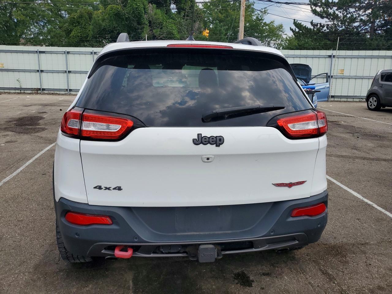 2015 Jeep Cherokee Trailhawk White vin: 1C4PJMBS8FW685985