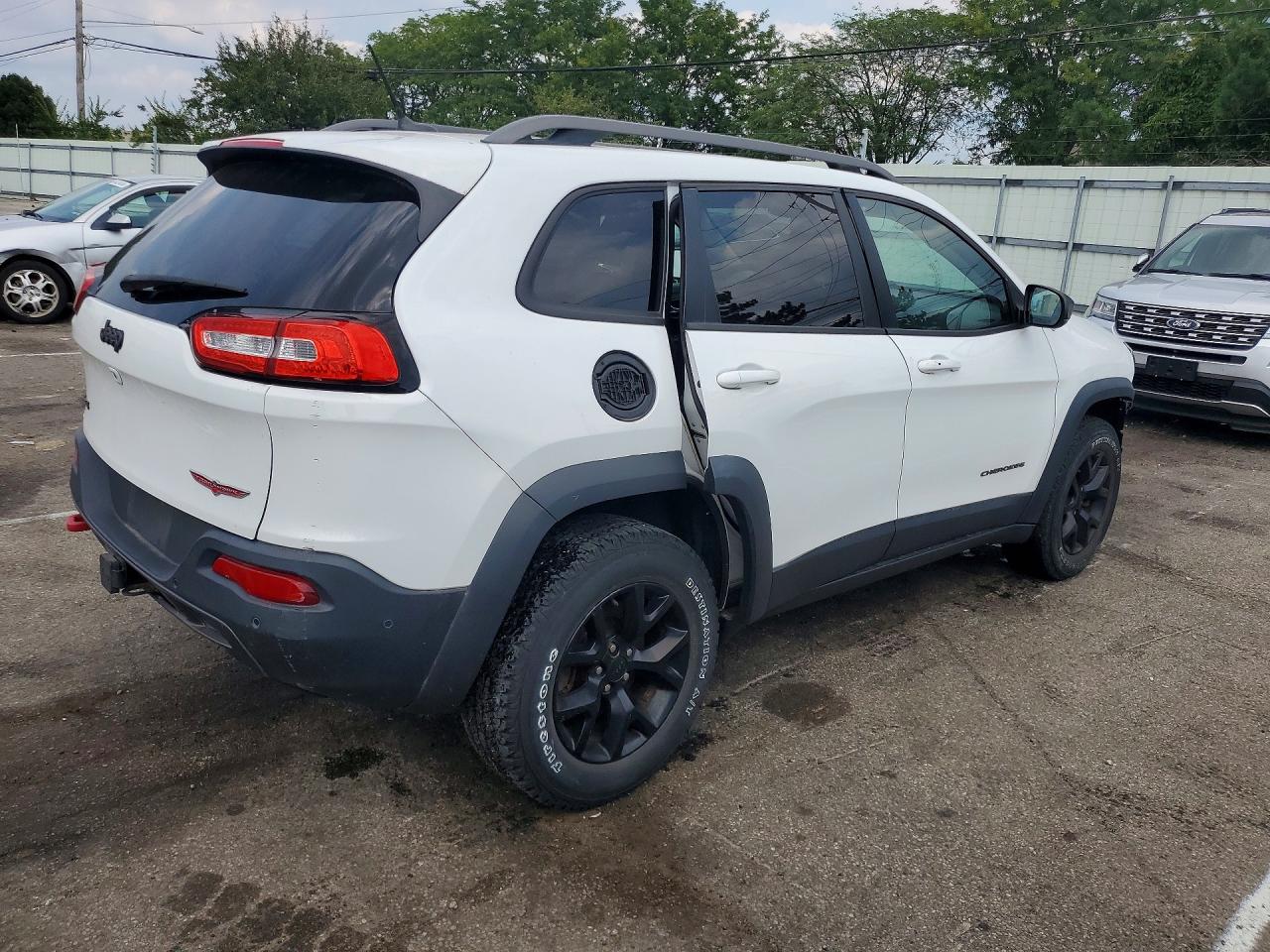 2015 Jeep Cherokee Trailhawk White vin: 1C4PJMBS8FW685985