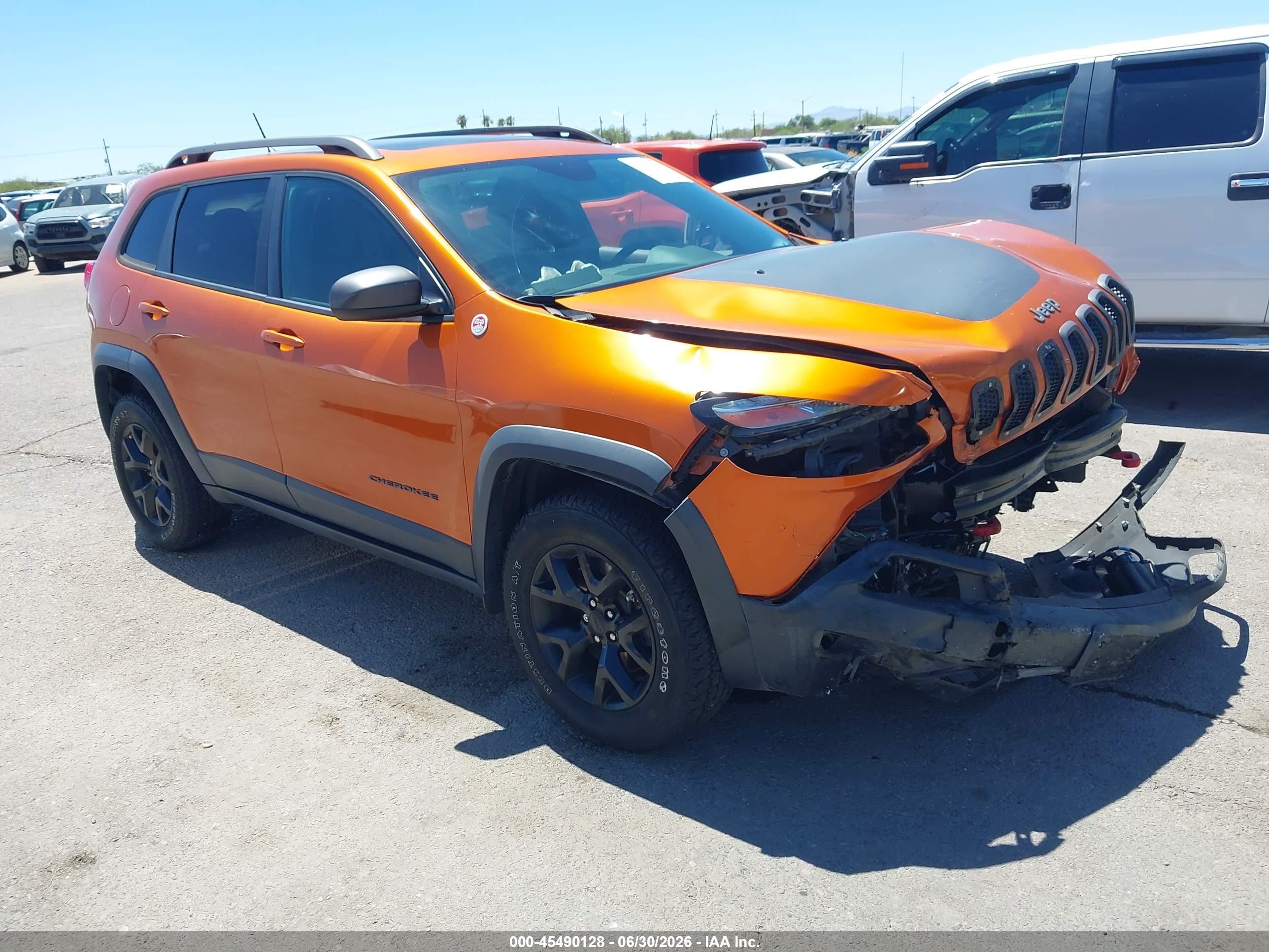 2015 Jeep Cherokee Trailhawk Orange vin: 1C4PJMBS8FW693973