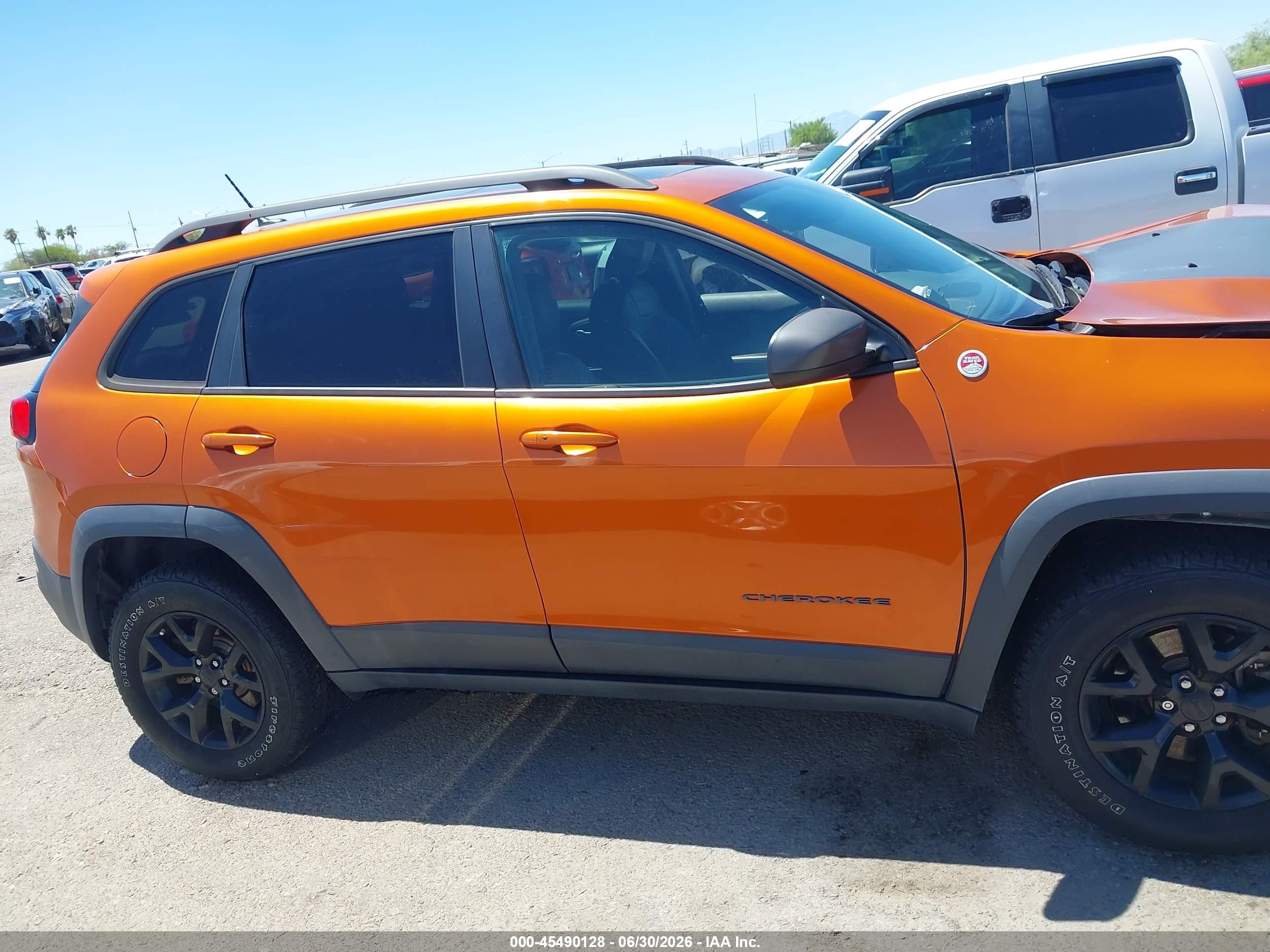 2015 Jeep Cherokee Trailhawk Orange vin: 1C4PJMBS8FW693973