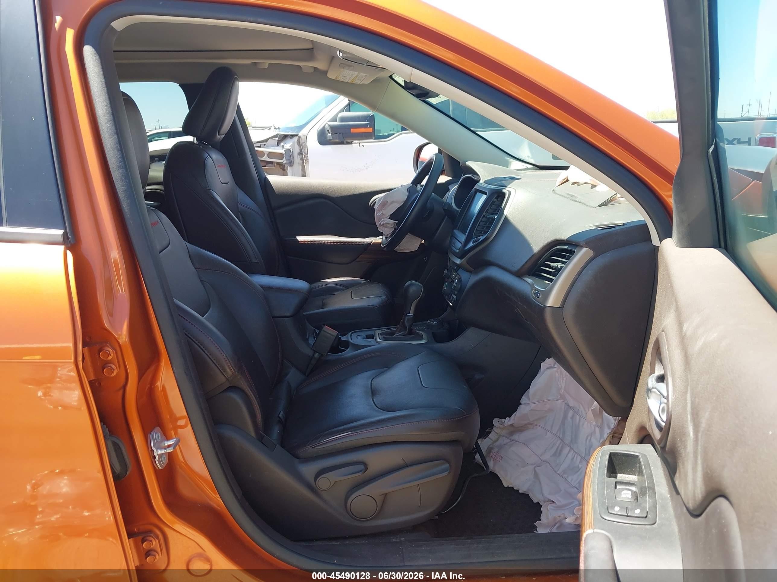 2015 Jeep Cherokee Trailhawk Orange vin: 1C4PJMBS8FW693973