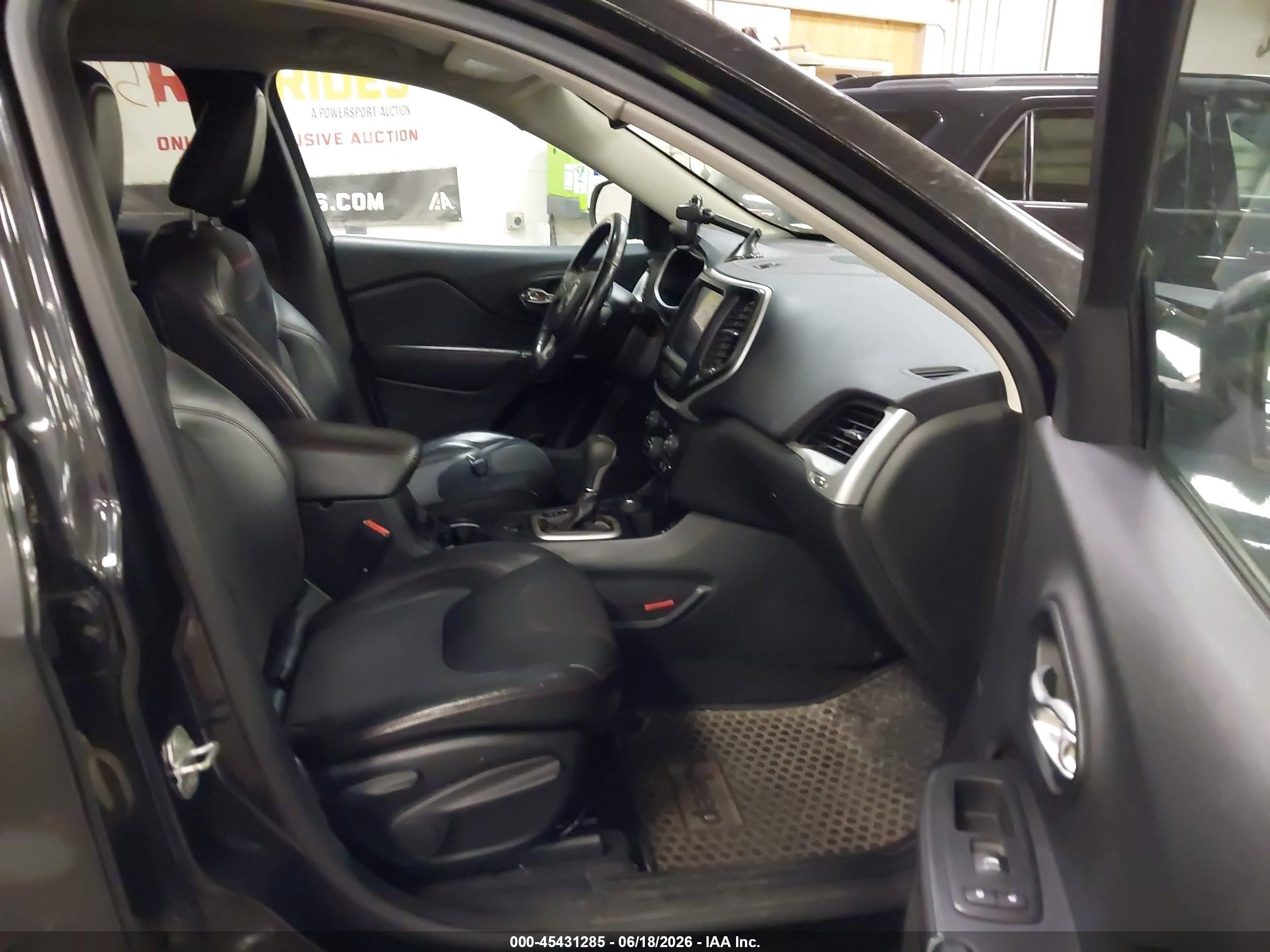 2015 Jeep Cherokee Trailhawk Black vin: 1C4PJMBS8FW728091