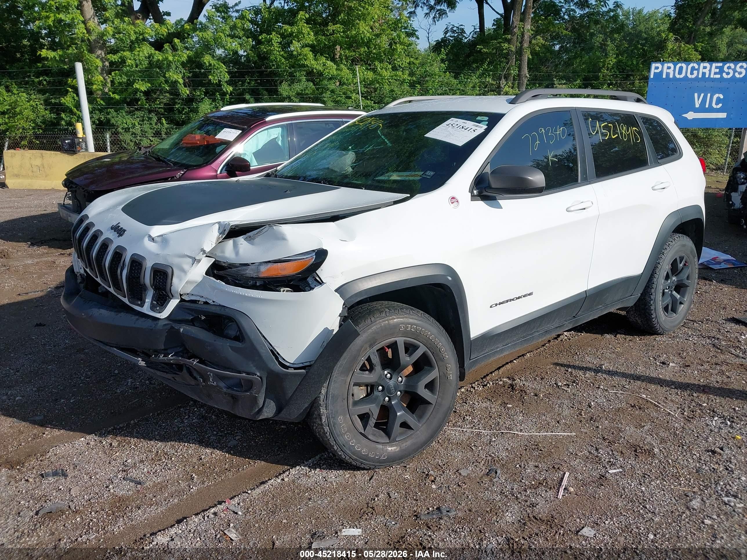 2015 Jeep Cherokee Trailhawk White vin: 1C4PJMBS8FW729340
