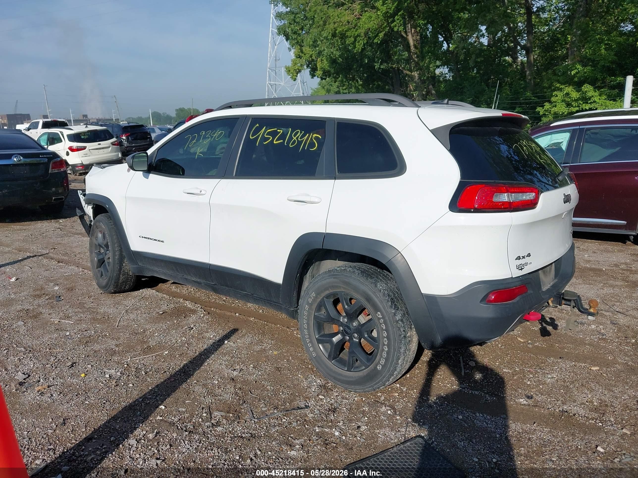 2015 Jeep Cherokee Trailhawk White vin: 1C4PJMBS8FW729340