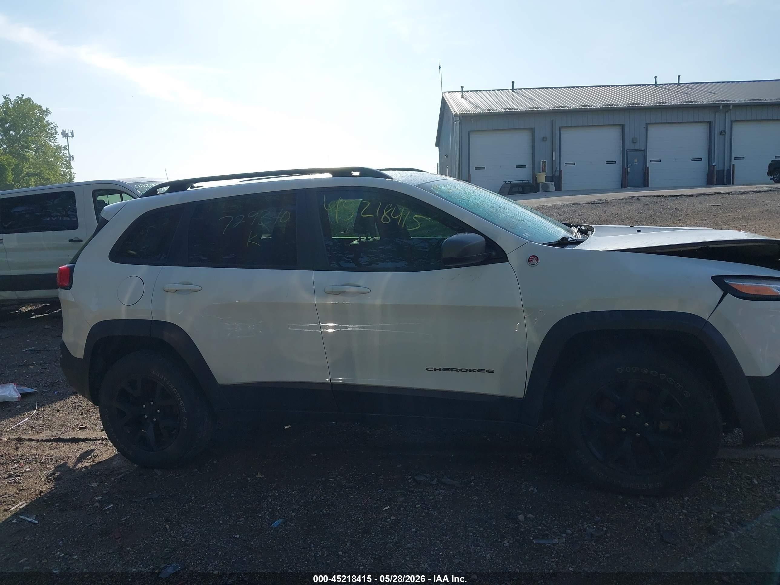 2015 Jeep Cherokee Trailhawk White vin: 1C4PJMBS8FW729340