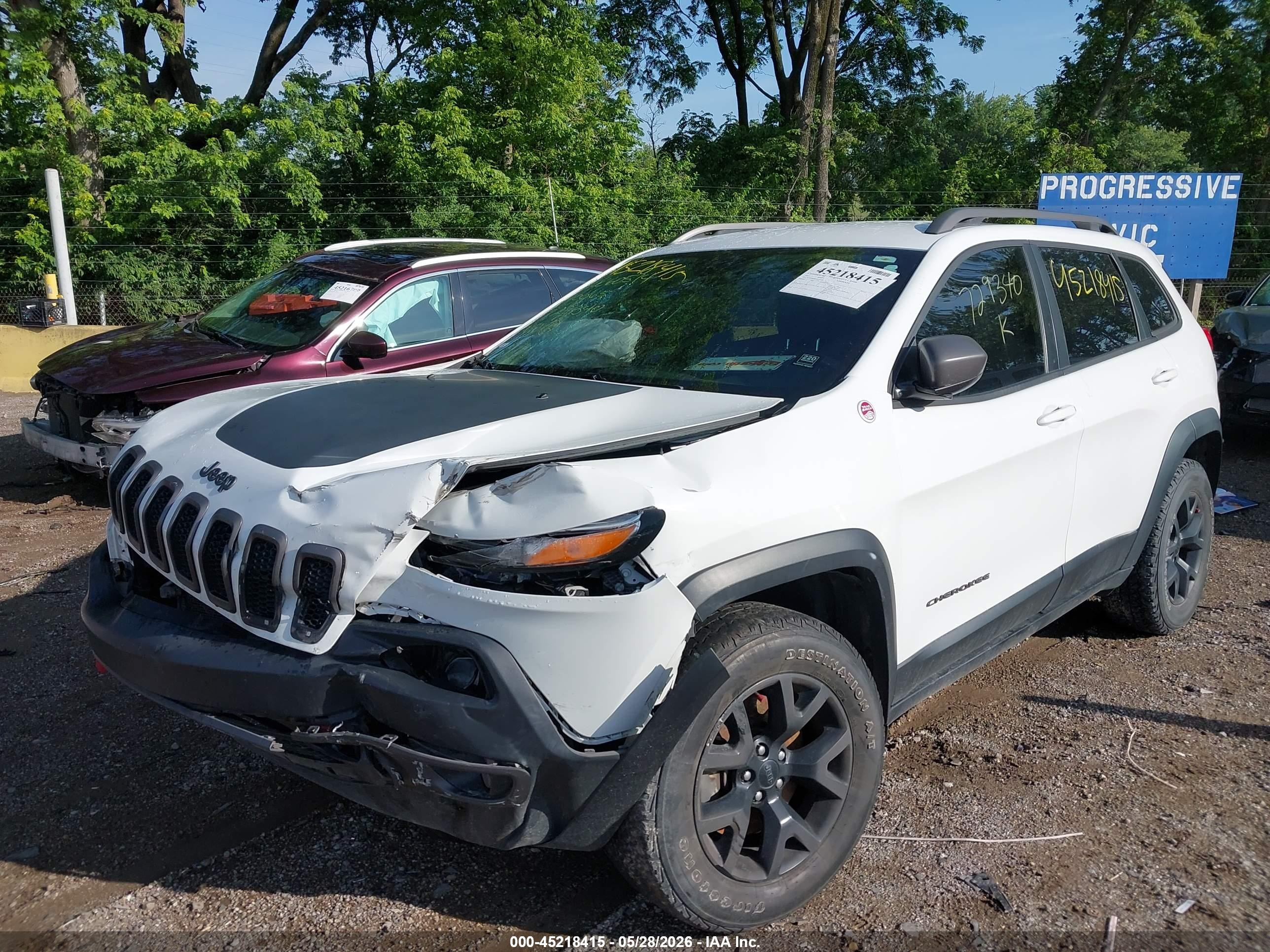 2015 Jeep Cherokee Trailhawk White vin: 1C4PJMBS8FW729340