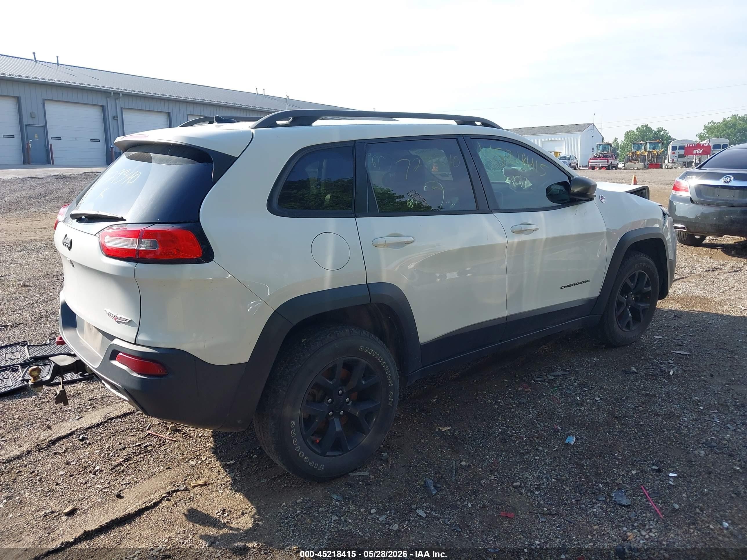 2015 Jeep Cherokee Trailhawk White vin: 1C4PJMBS8FW729340