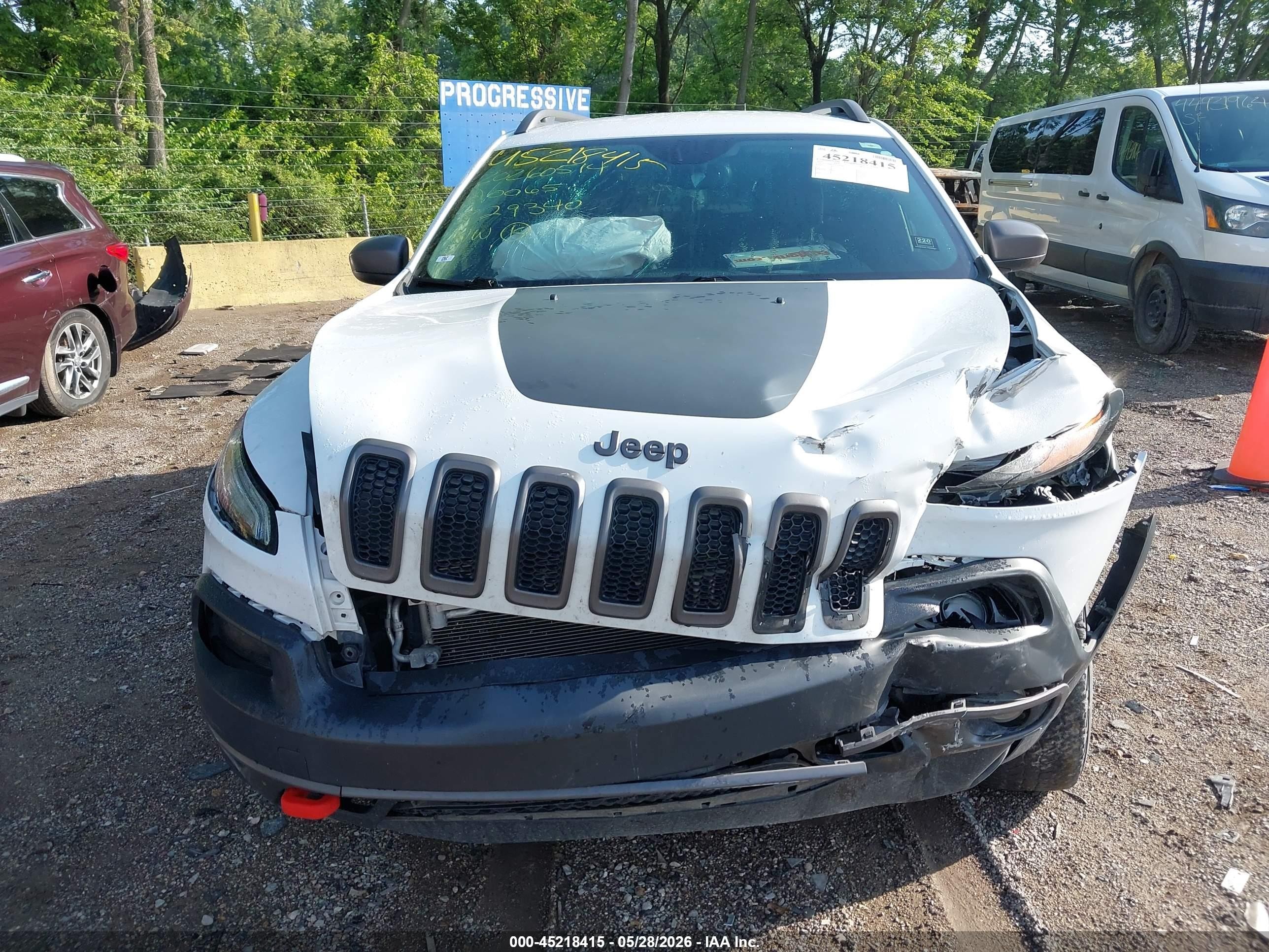 2015 Jeep Cherokee Trailhawk White vin: 1C4PJMBS8FW729340