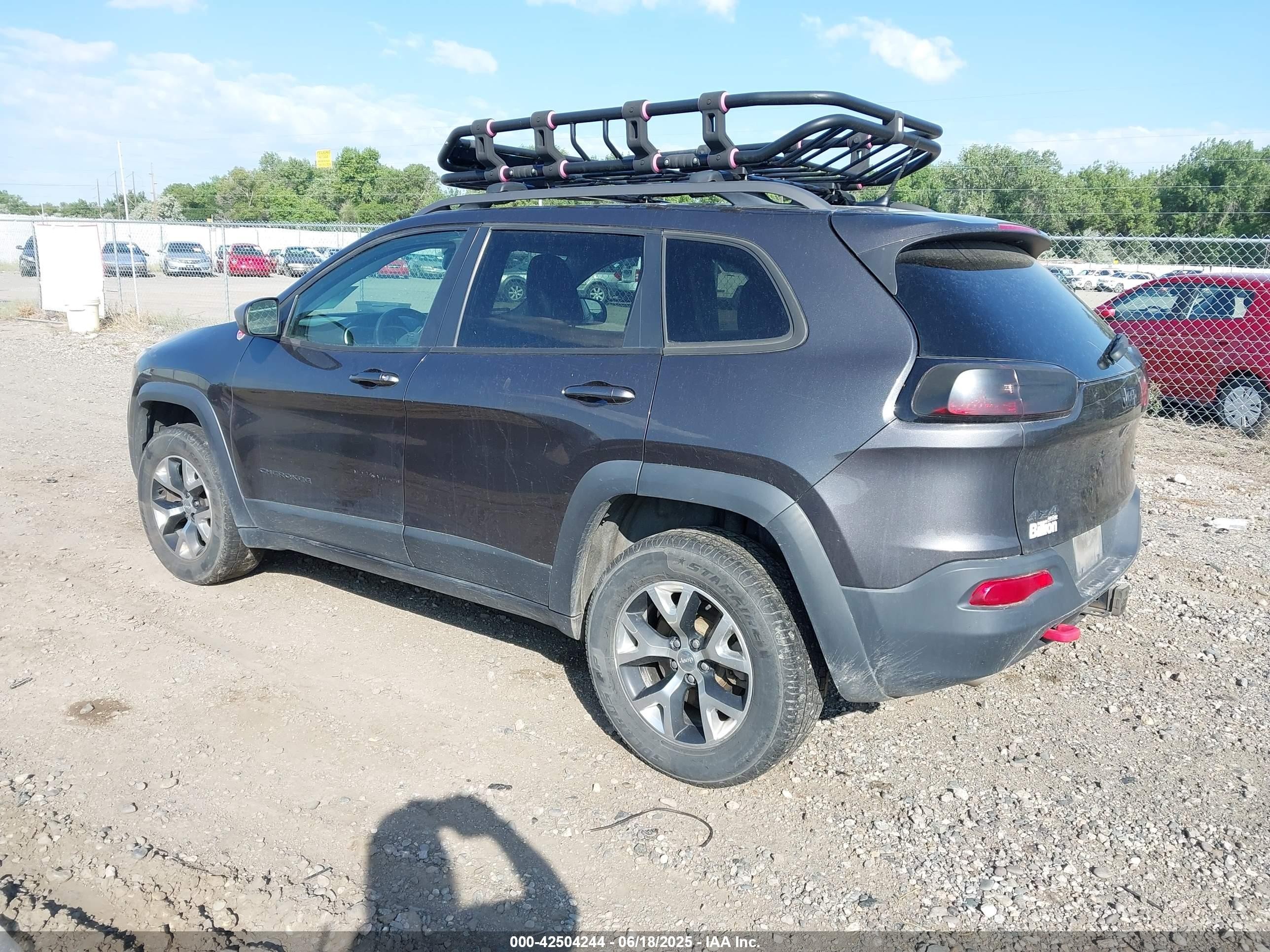 2015 Jeep Cherokee Trailhawk Gray vin: 1C4PJMBS8FW735607