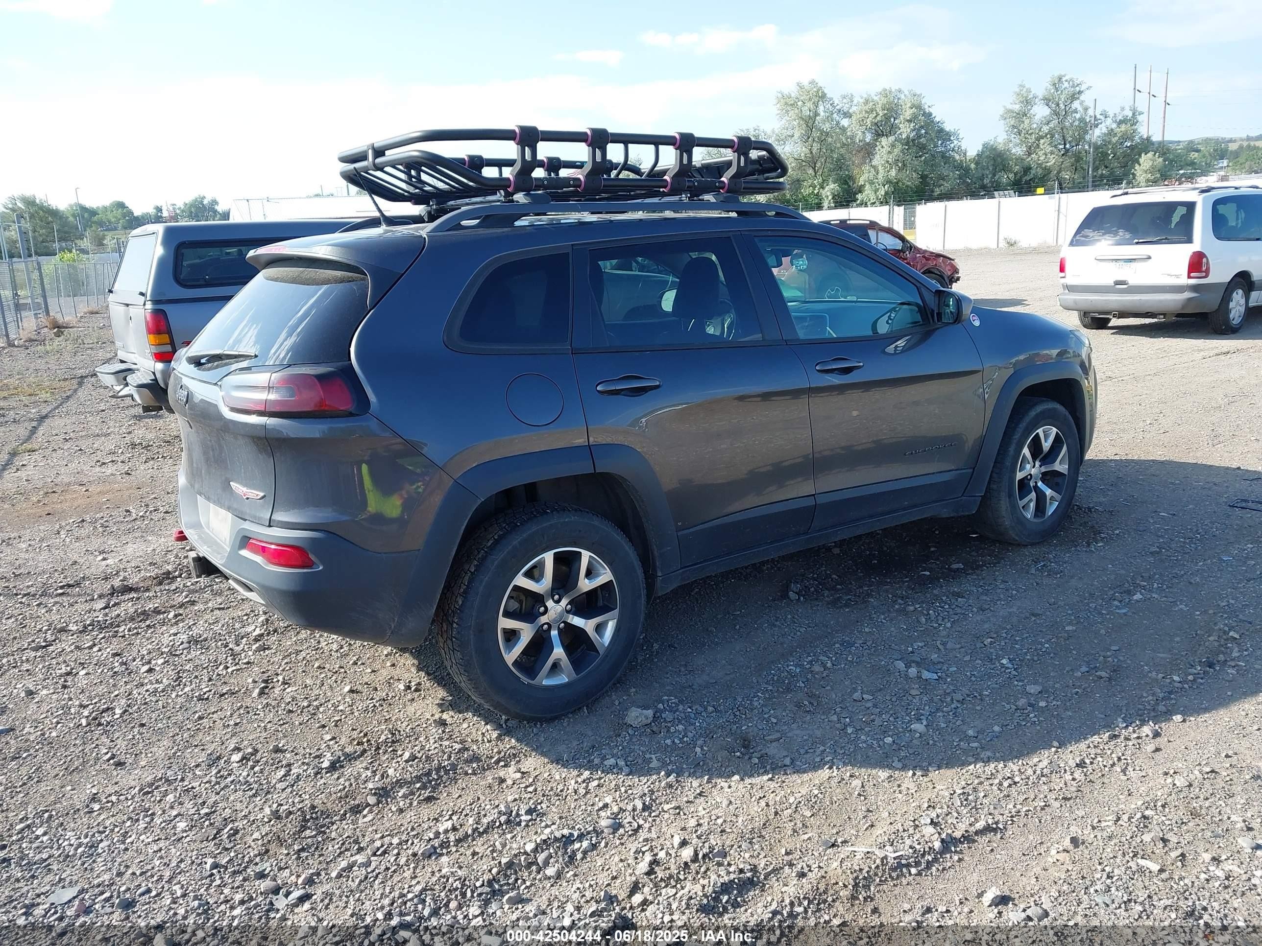 2015 Jeep Cherokee Trailhawk Gray vin: 1C4PJMBS8FW735607