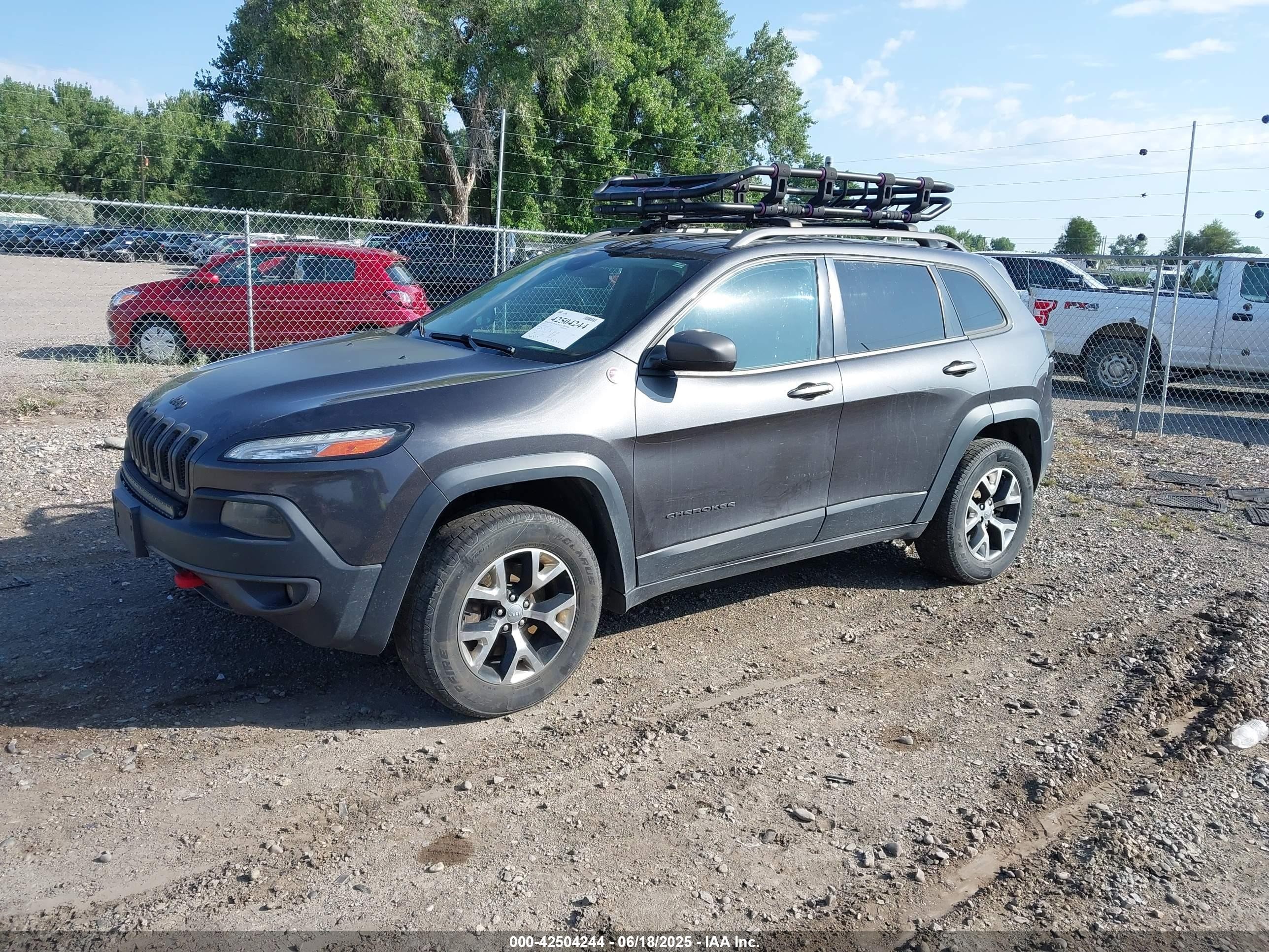 2015 Jeep Cherokee Trailhawk Gray vin: 1C4PJMBS8FW735607