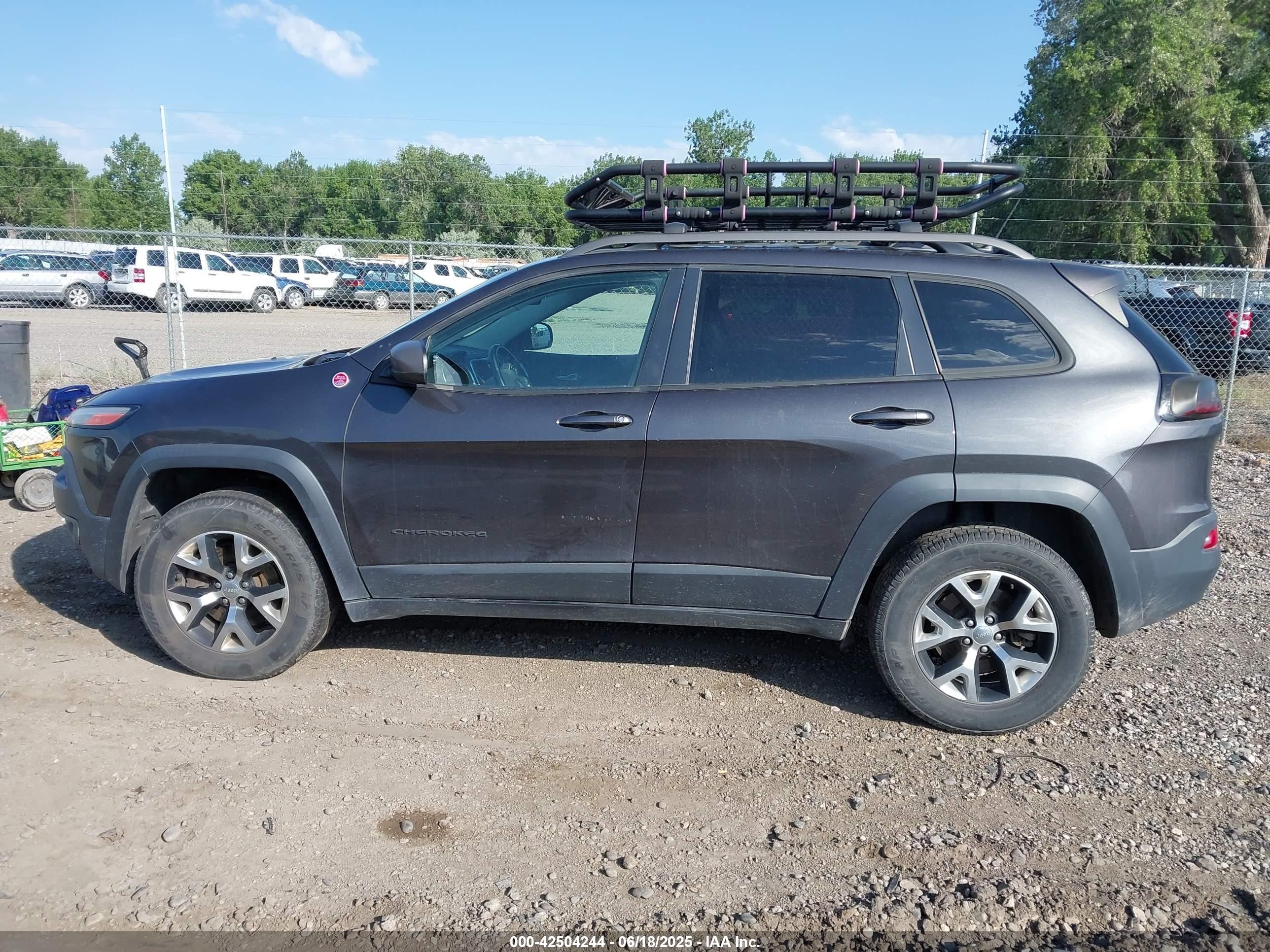2015 Jeep Cherokee Trailhawk Gray vin: 1C4PJMBS8FW735607