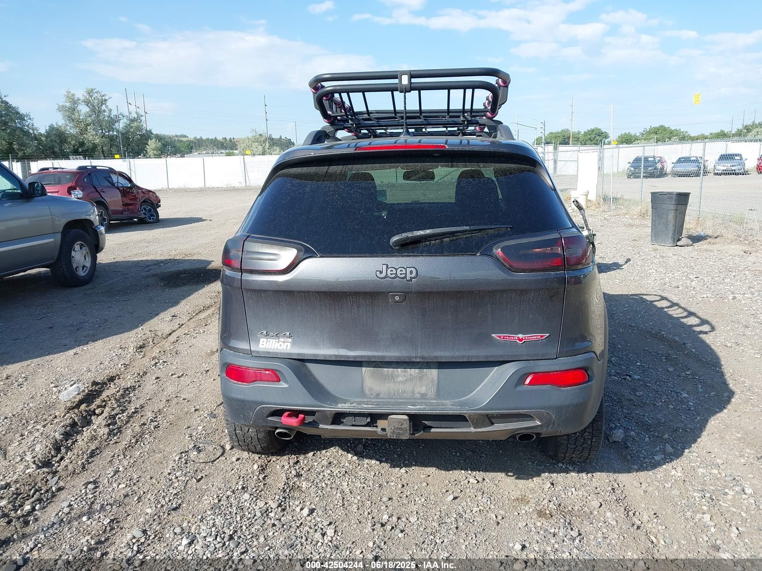 2015 Jeep Cherokee Trailhawk Gray vin: 1C4PJMBS8FW735607