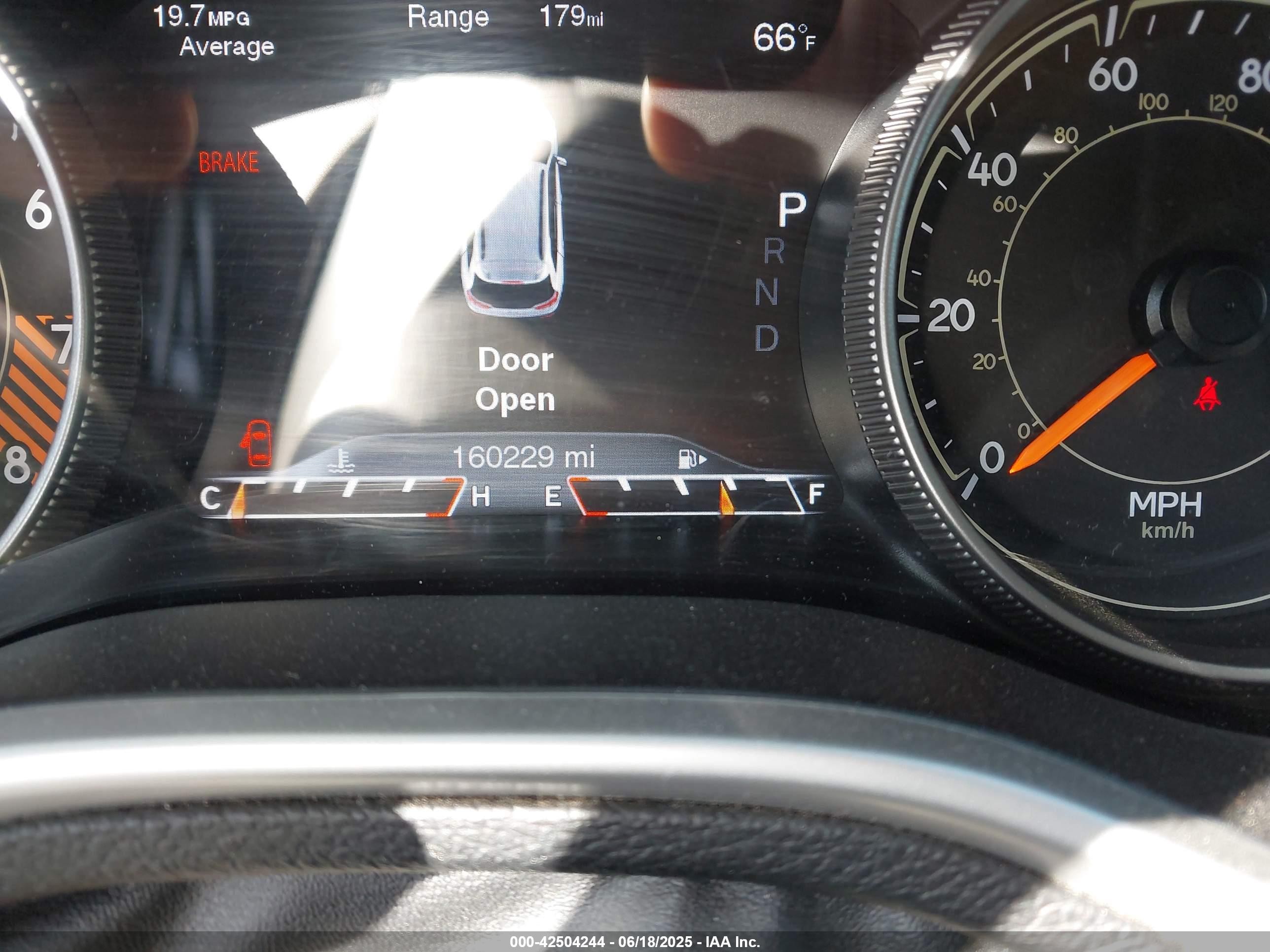 2015 Jeep Cherokee Trailhawk Gray vin: 1C4PJMBS8FW735607