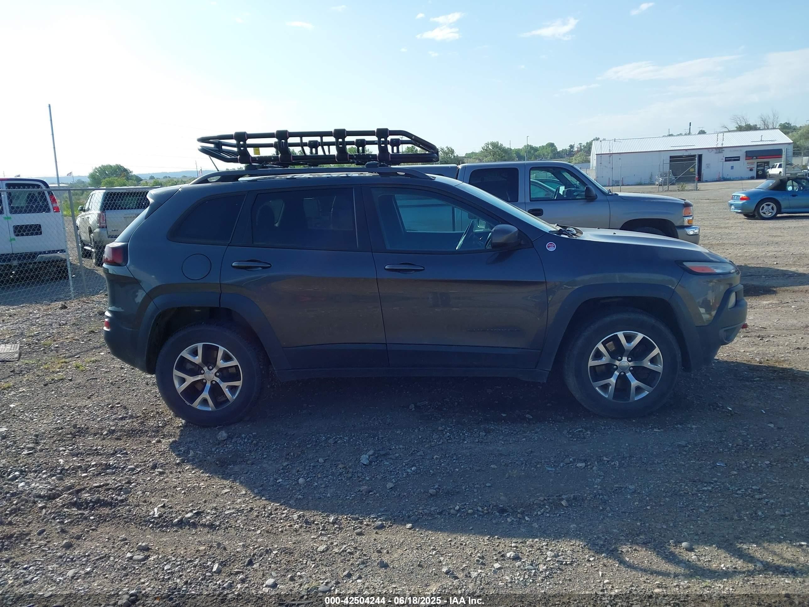 2015 Jeep Cherokee Trailhawk Gray vin: 1C4PJMBS8FW735607