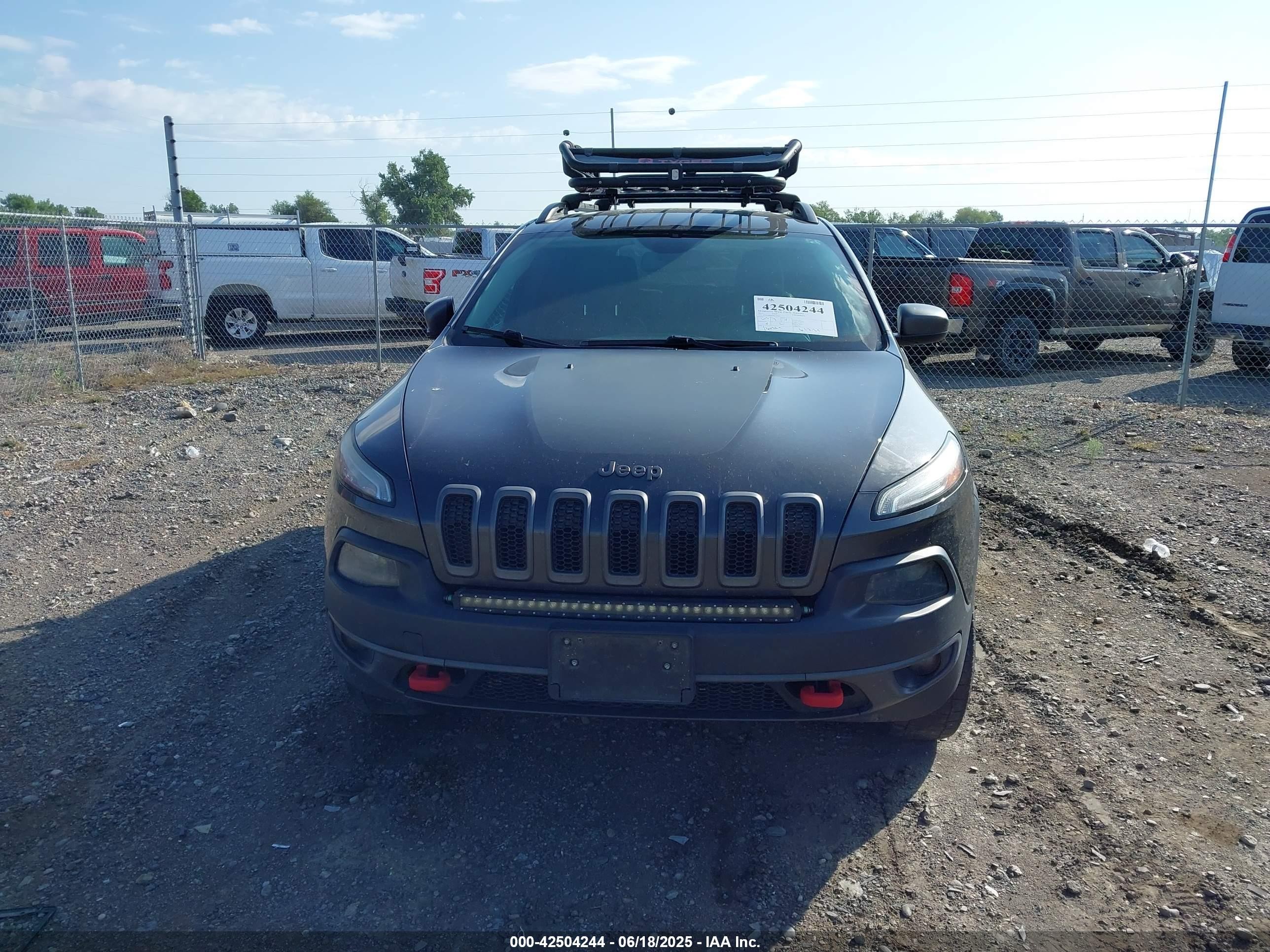2015 Jeep Cherokee Trailhawk Gray vin: 1C4PJMBS8FW735607