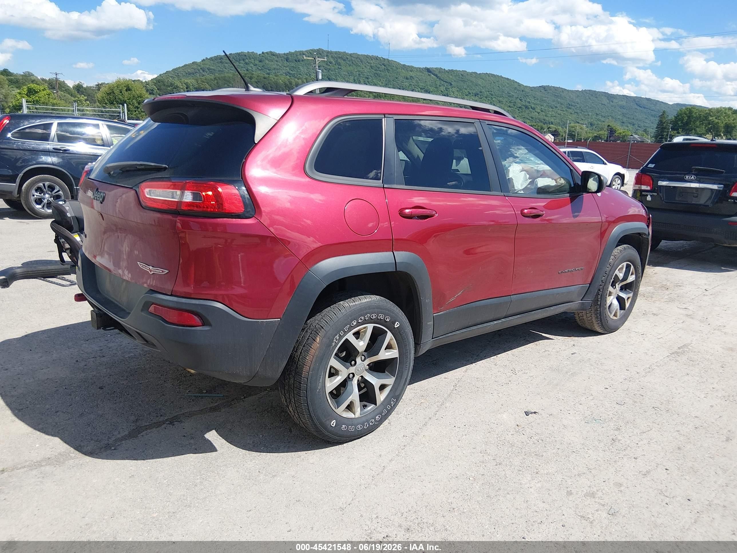 2015 Jeep Cherokee Trailhawk Burgundy vin: 1C4PJMBS8FW785410