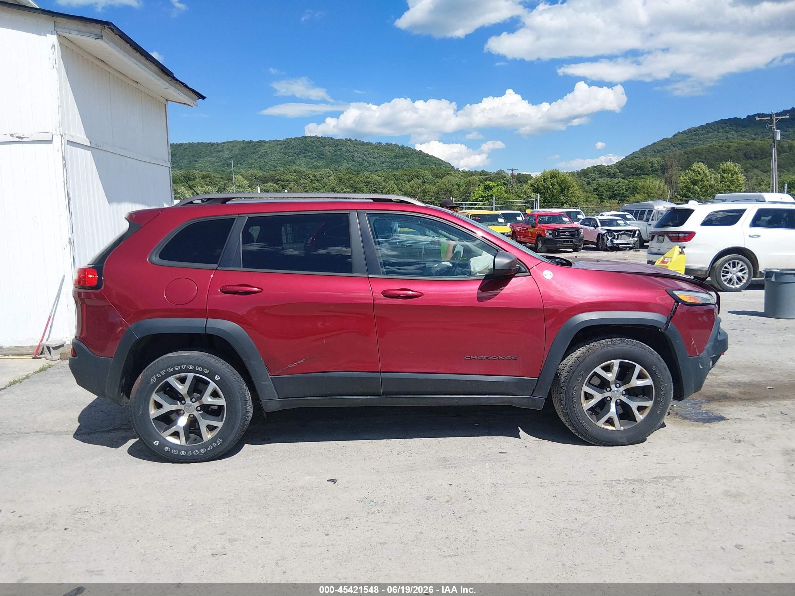 2015 Jeep Cherokee Trailhawk Burgundy vin: 1C4PJMBS8FW785410